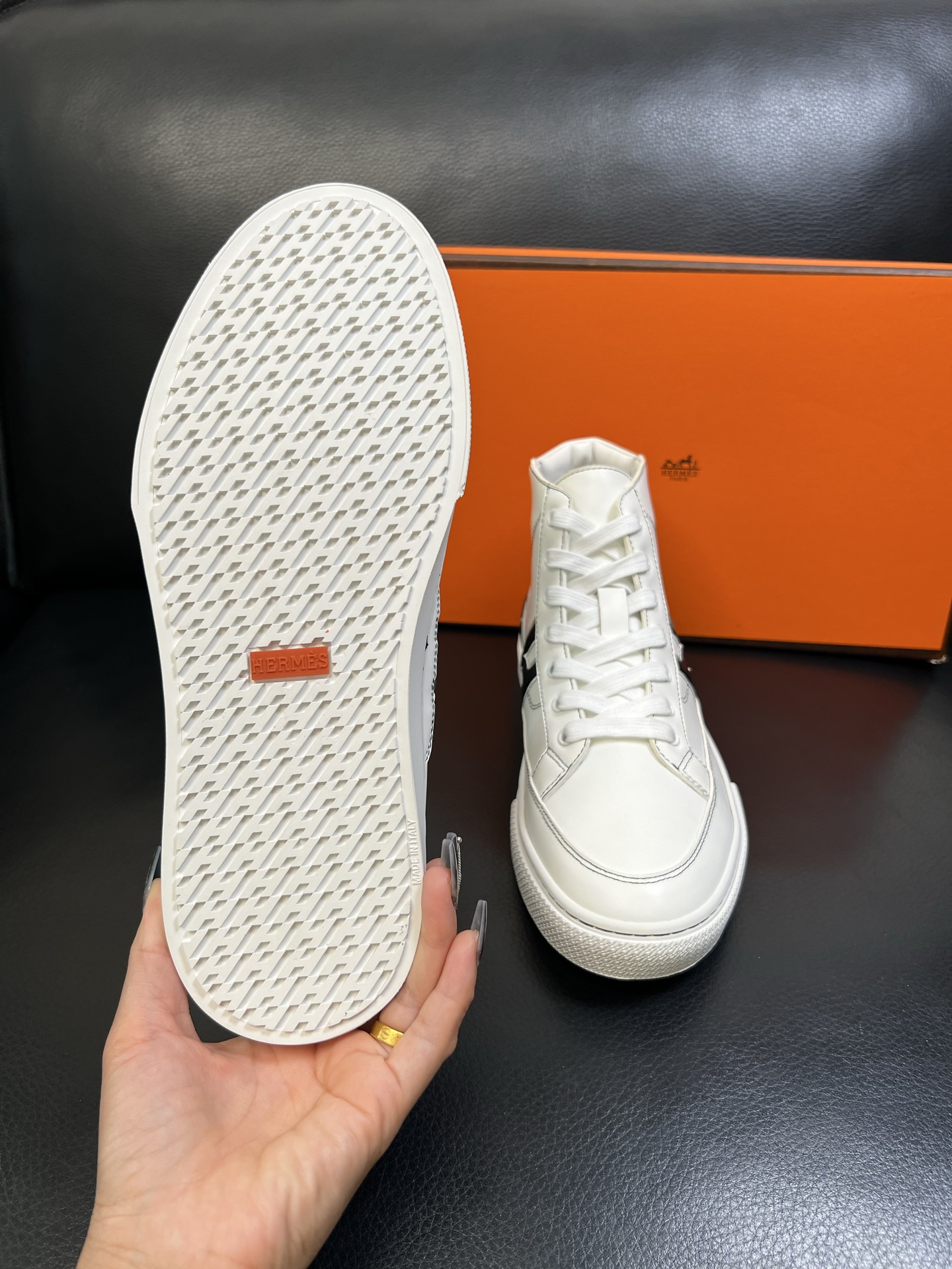 Hermes 高品质 顶级代购 爱马仕 专柜同步发售原厂配置，意大利进口原版牛皮面料，高品质拼接工艺，全