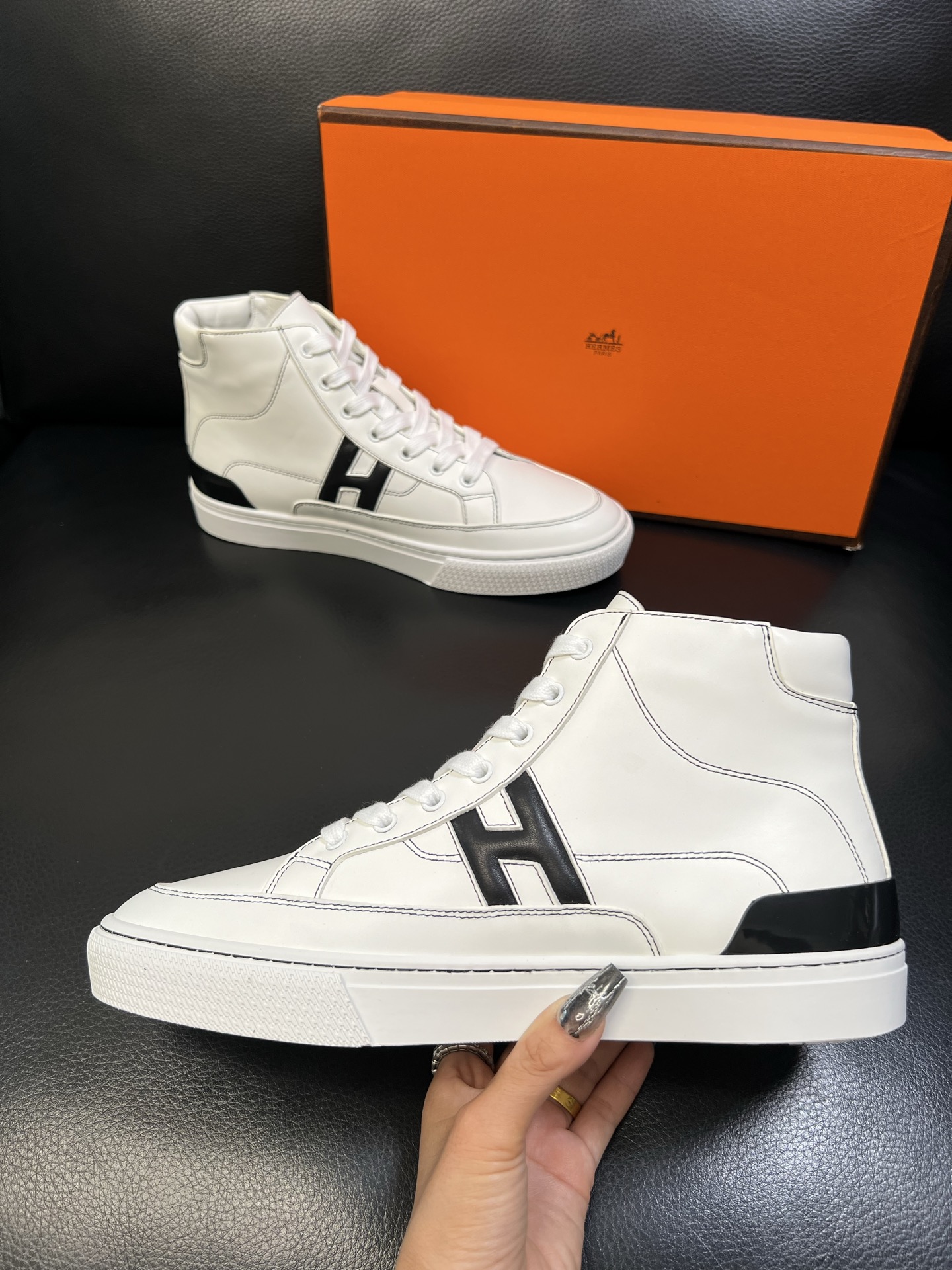 Hermes 高品质 顶级代购 爱马仕 专柜同步发售原厂配置，意大利进口原版牛皮面料，高品质拼接工艺，全