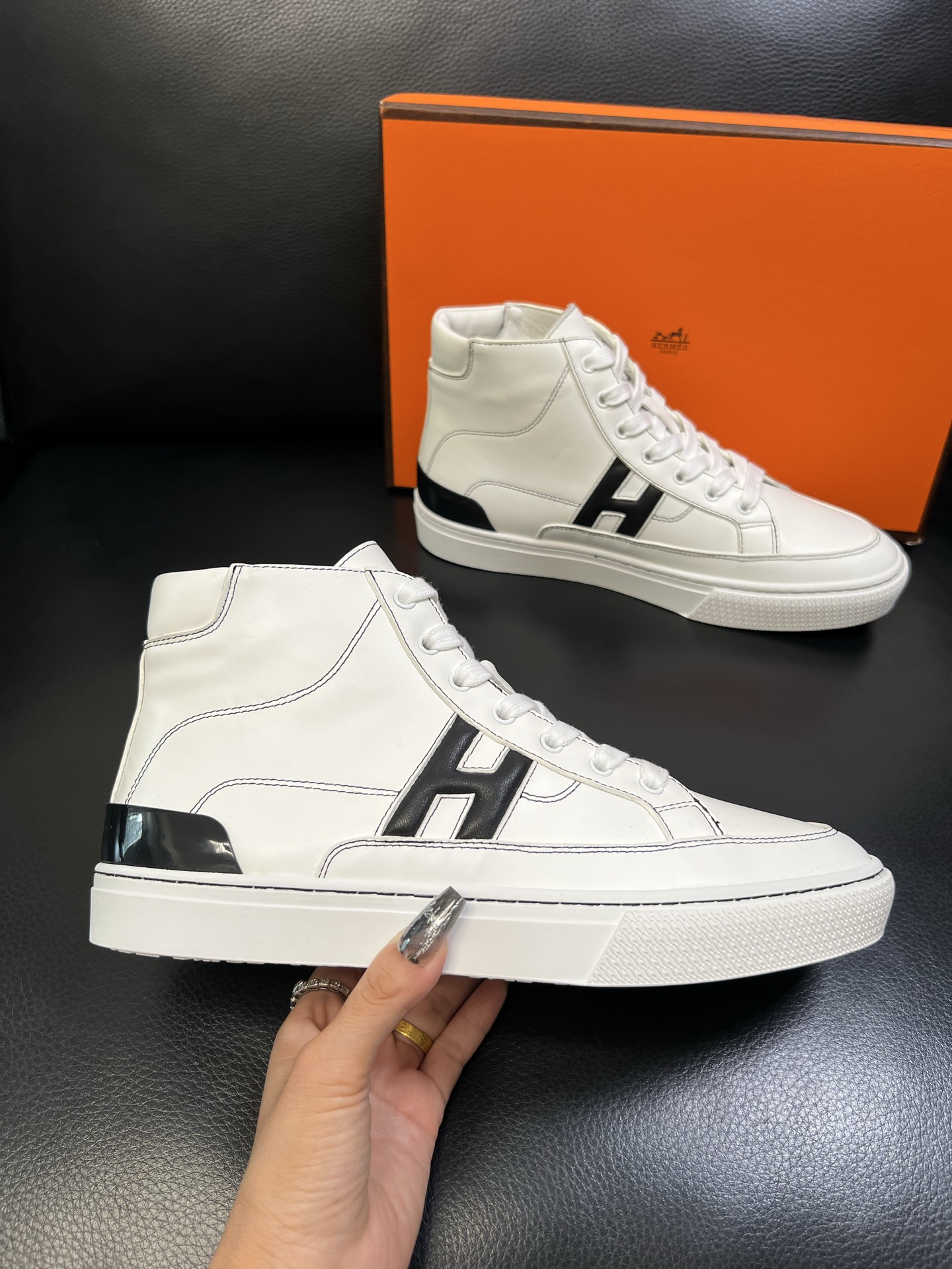 Hermes 高品质 顶级代购 爱马仕 专柜同步发售原厂配置，意大利进口原版牛皮面料，高品质拼接工艺，全