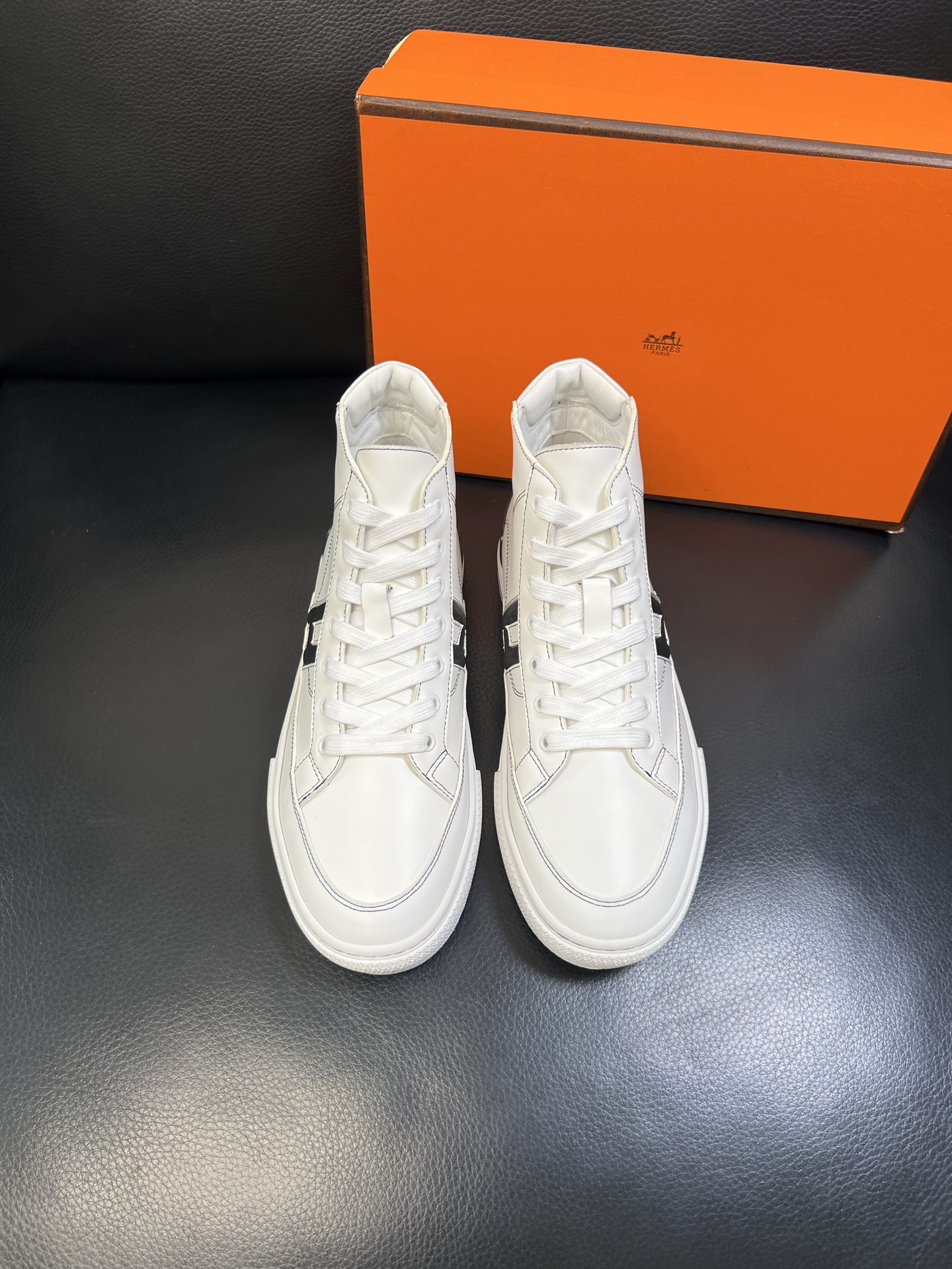 Hermes 高品质 顶级代购 爱马仕 专柜同步发售原厂配置，意大利进口原版牛皮面料，高品质拼接工艺，全