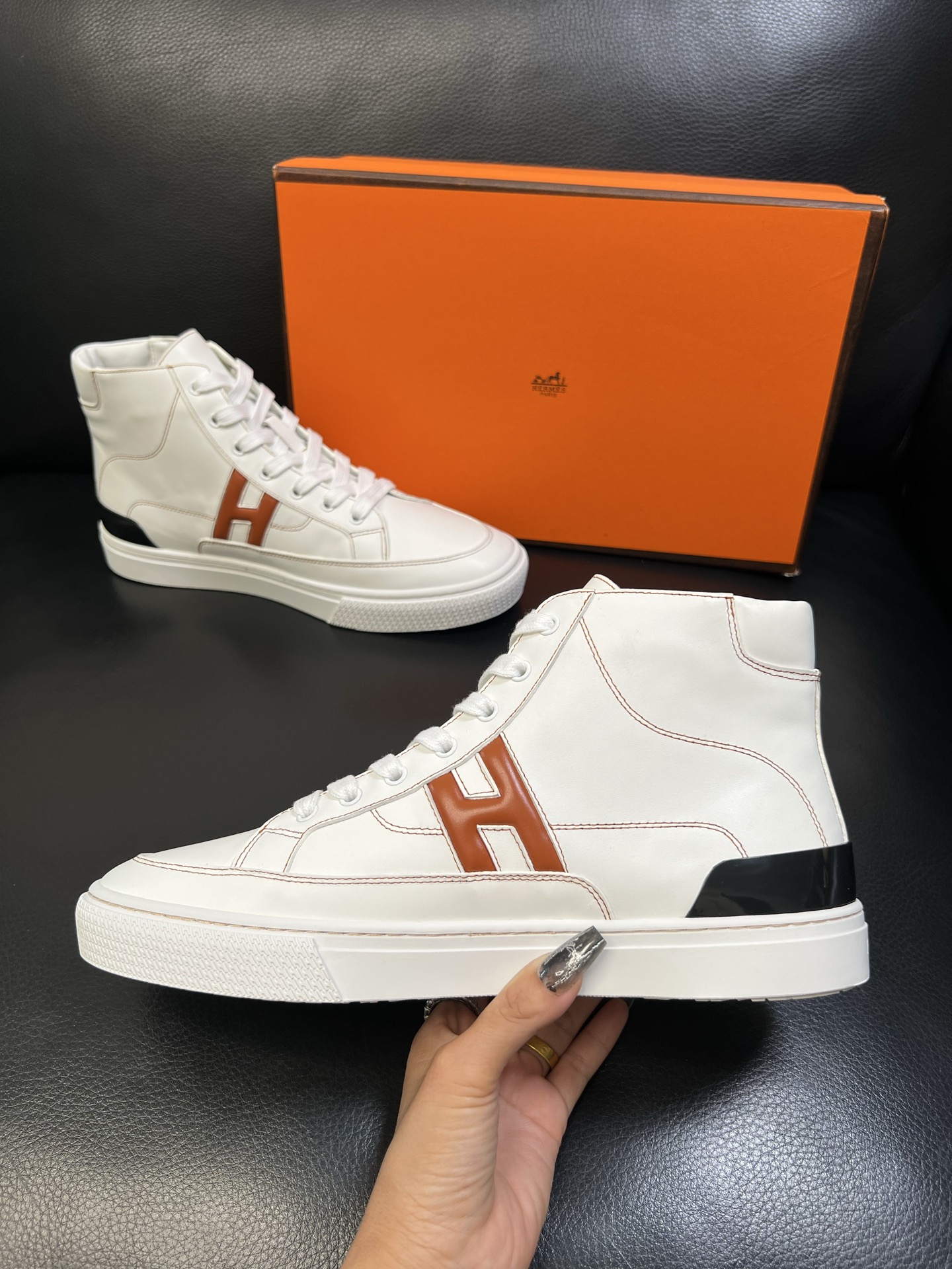 Hermes 高品质 顶级代购 爱马仕 专柜同步发售原厂配置，意大利进口原版牛皮面料，高品质拼接工艺，全