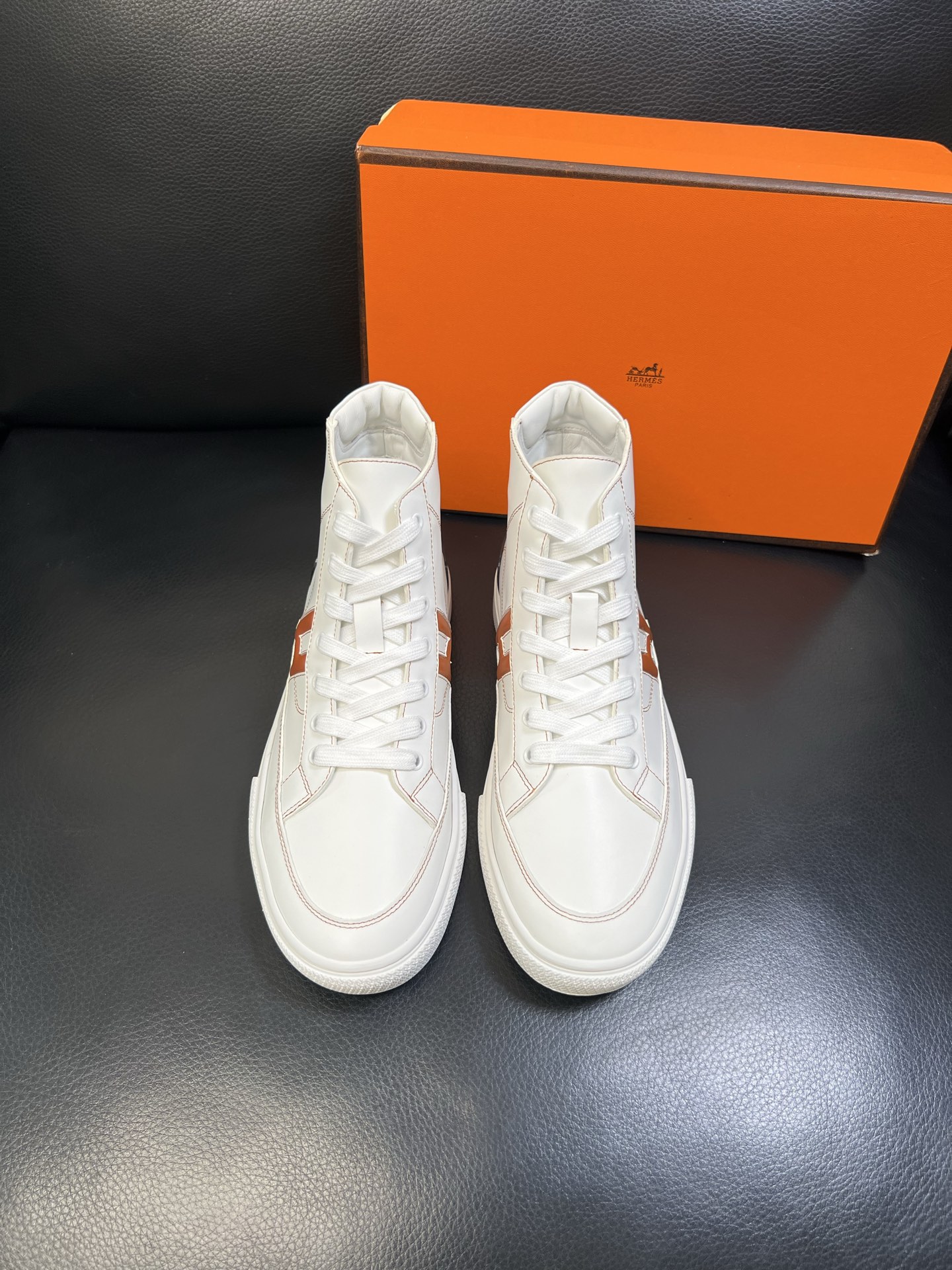 Hermes 高品质 顶级代购 爱马仕 专柜同步发售原厂配置，意大利进口原版牛皮面料，高品质拼接工艺，全