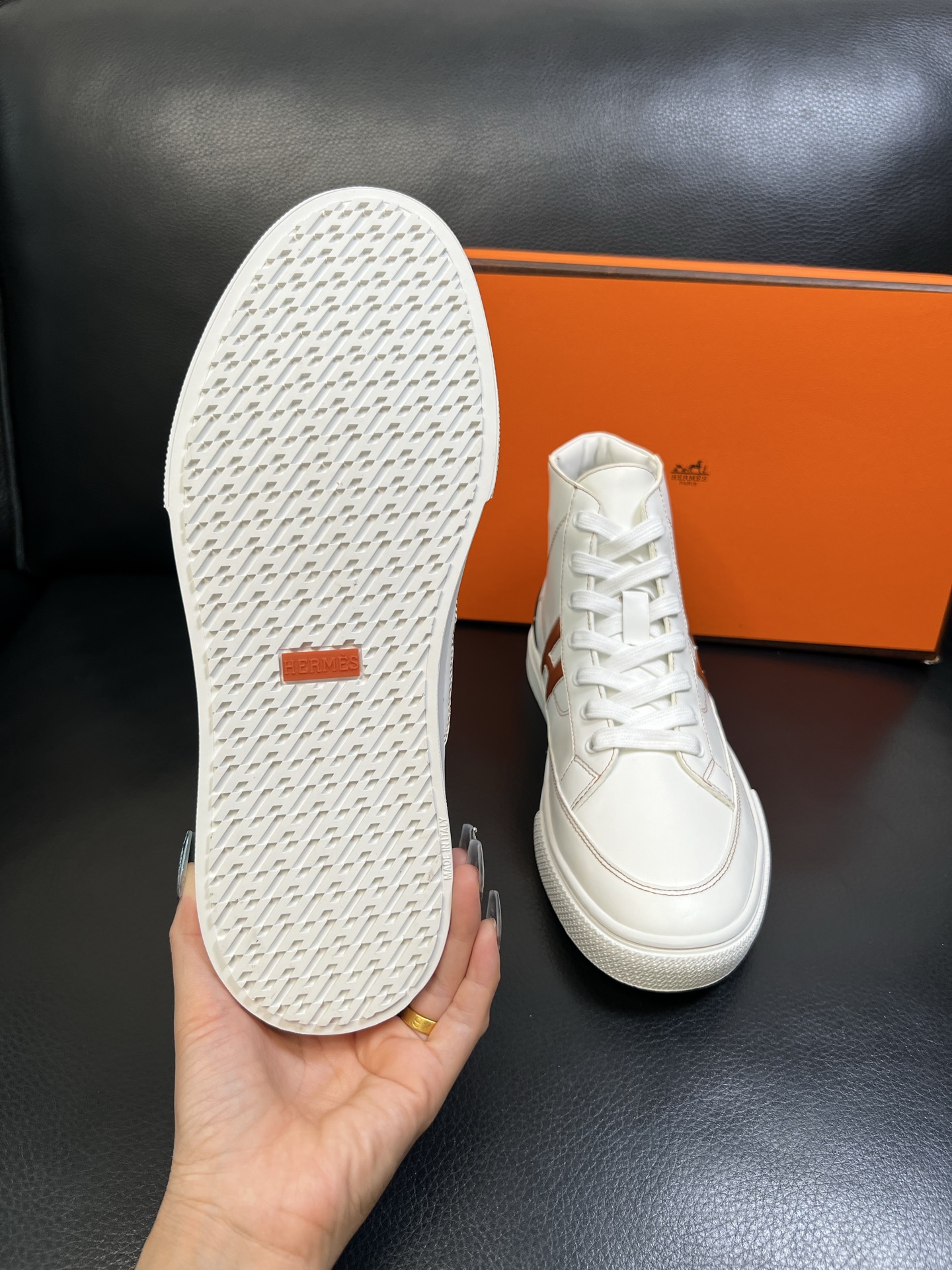 Hermes 高品质 顶级代购 爱马仕 专柜同步发售原厂配置，意大利进口原版牛皮面料，高品质拼接工艺，全