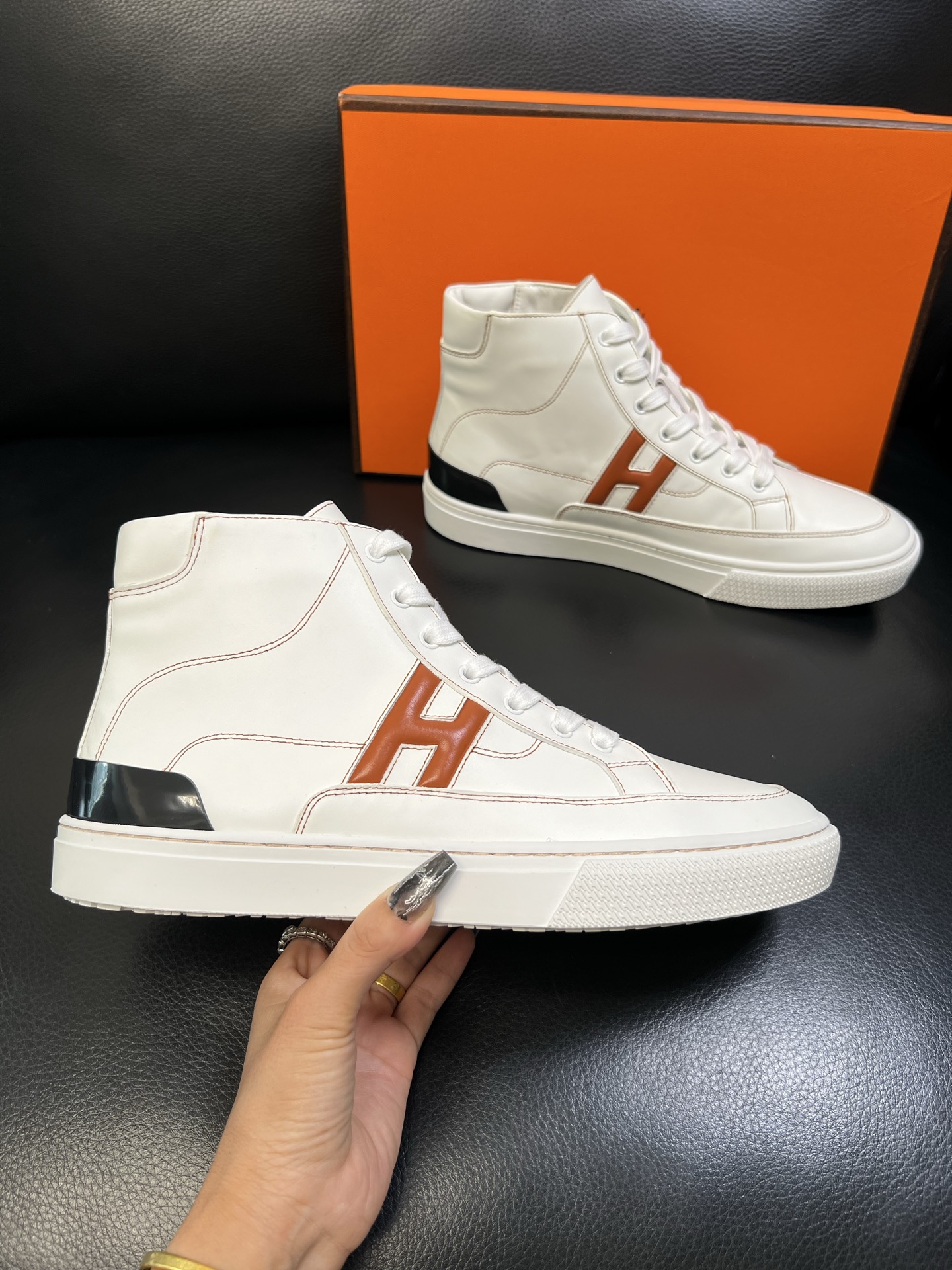 Hermes 高品质 顶级代购 爱马仕 专柜同步发售原厂配置，意大利进口原版牛皮面料，高品质拼接工艺，全