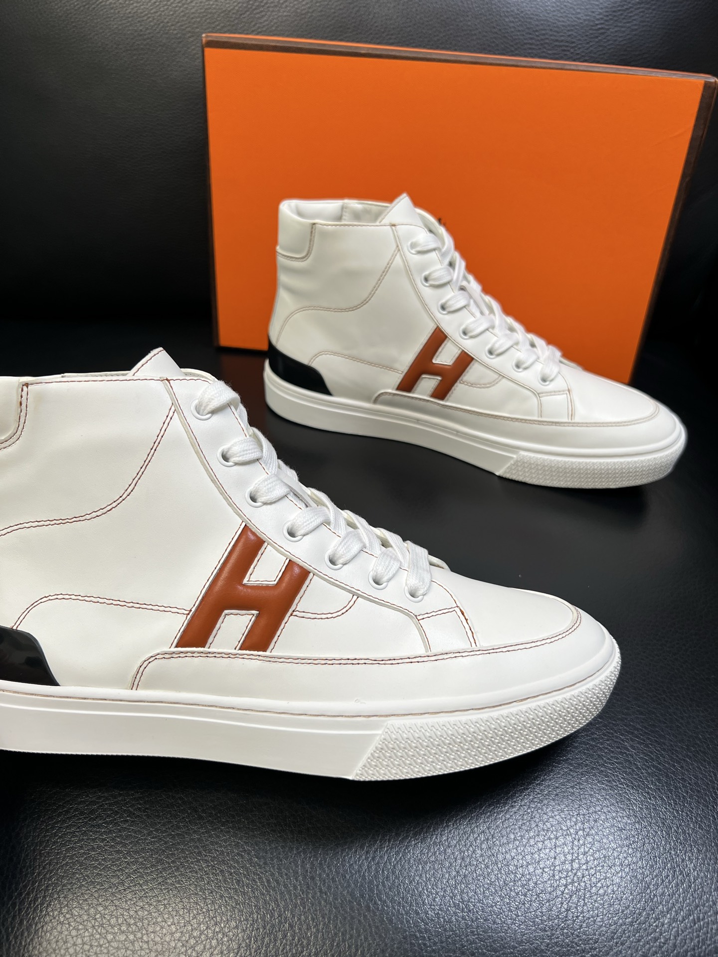 Hermes 高品质 顶级代购 爱马仕 专柜同步发售原厂配置，意大利进口原版牛皮面料，高品质拼接工艺，全