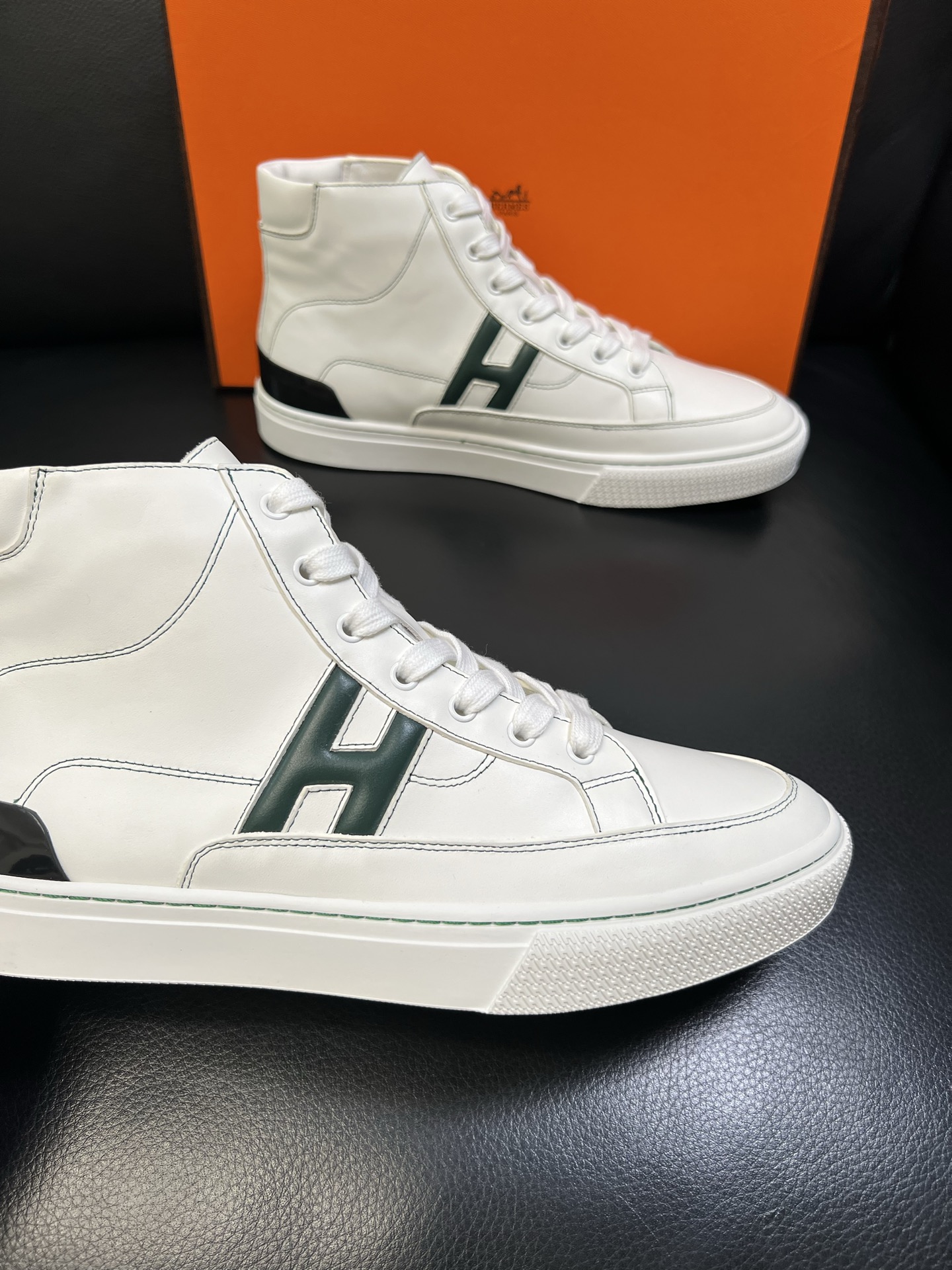 Hermes 高品质 顶级代购 爱马仕 专柜同步发售原厂配置，意大利进口原版牛皮面料，高品质拼接工艺，全