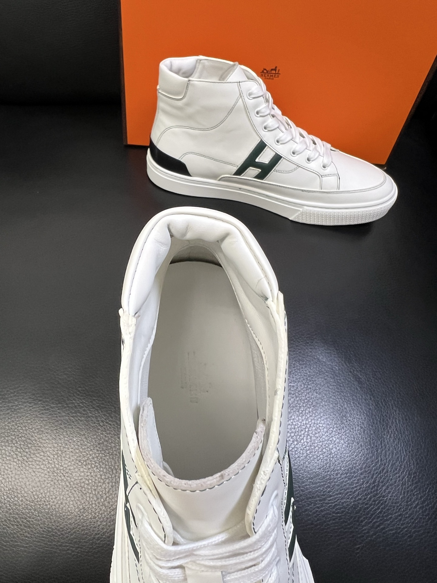 Hermes 高品质 顶级代购 爱马仕 专柜同步发售原厂配置，意大利进口原版牛皮面料，高品质拼接工艺，全