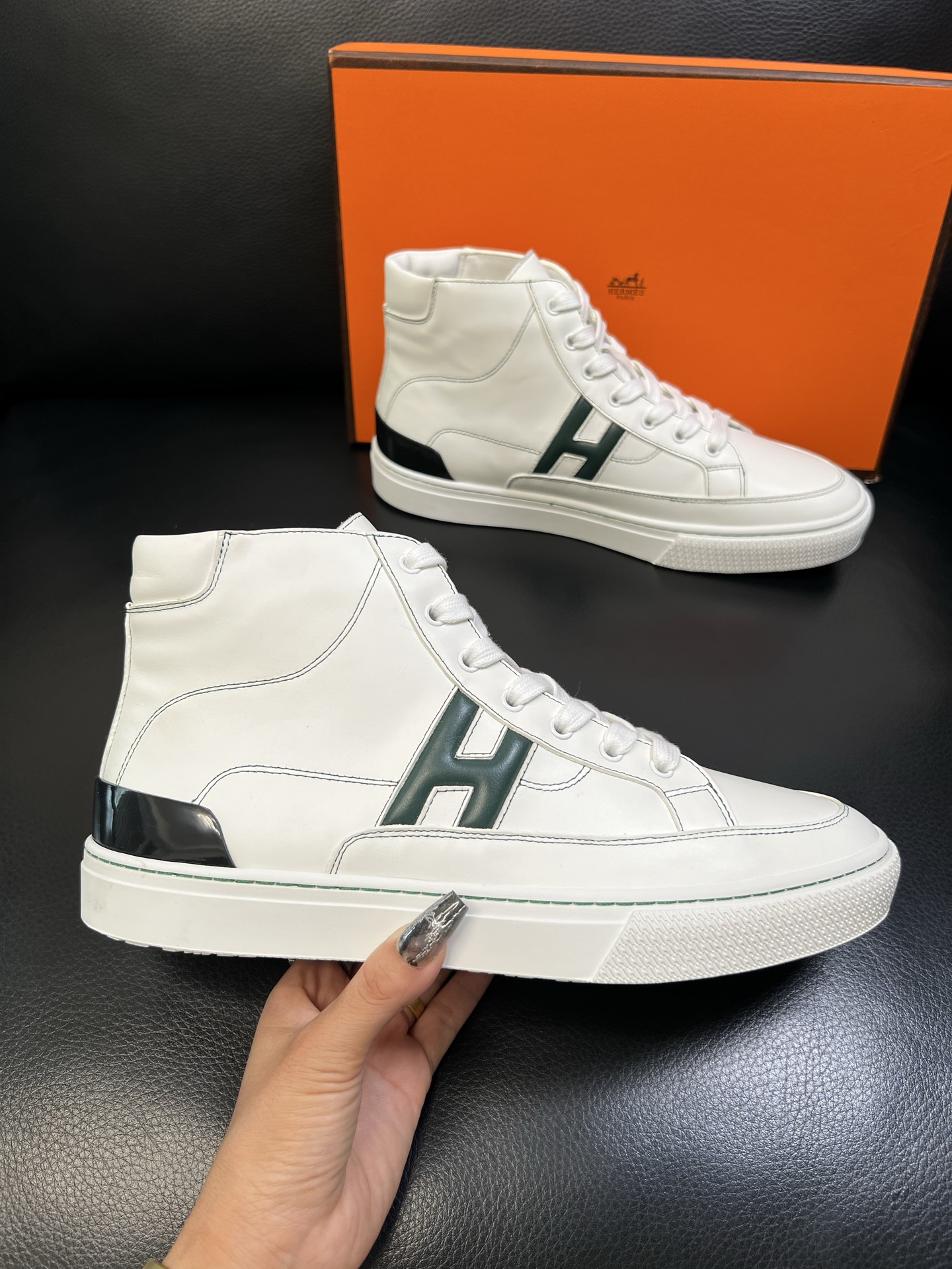 Hermes 高品质 顶级代购 爱马仕 专柜同步发售原厂配置，意大利进口原版牛皮面料，高品质拼接工艺，全