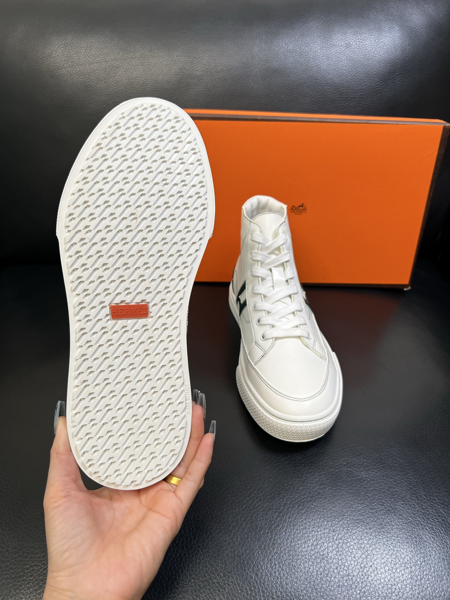 Hermes 高品质 顶级代购 爱马仕 专柜同步发售原厂配置，意大利进口原版牛皮面料，高品质拼接工艺，全