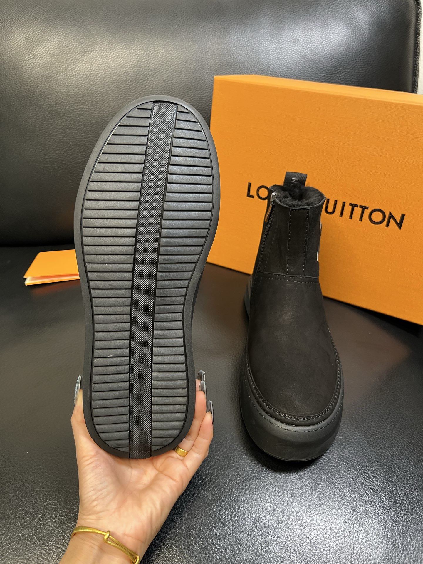 Lv 高品质 顶级工艺品 路易威登，专柜同步原厂配置，鞋面意大利进囗面料，高品质拼接缤纷色彩复杂工艺品，