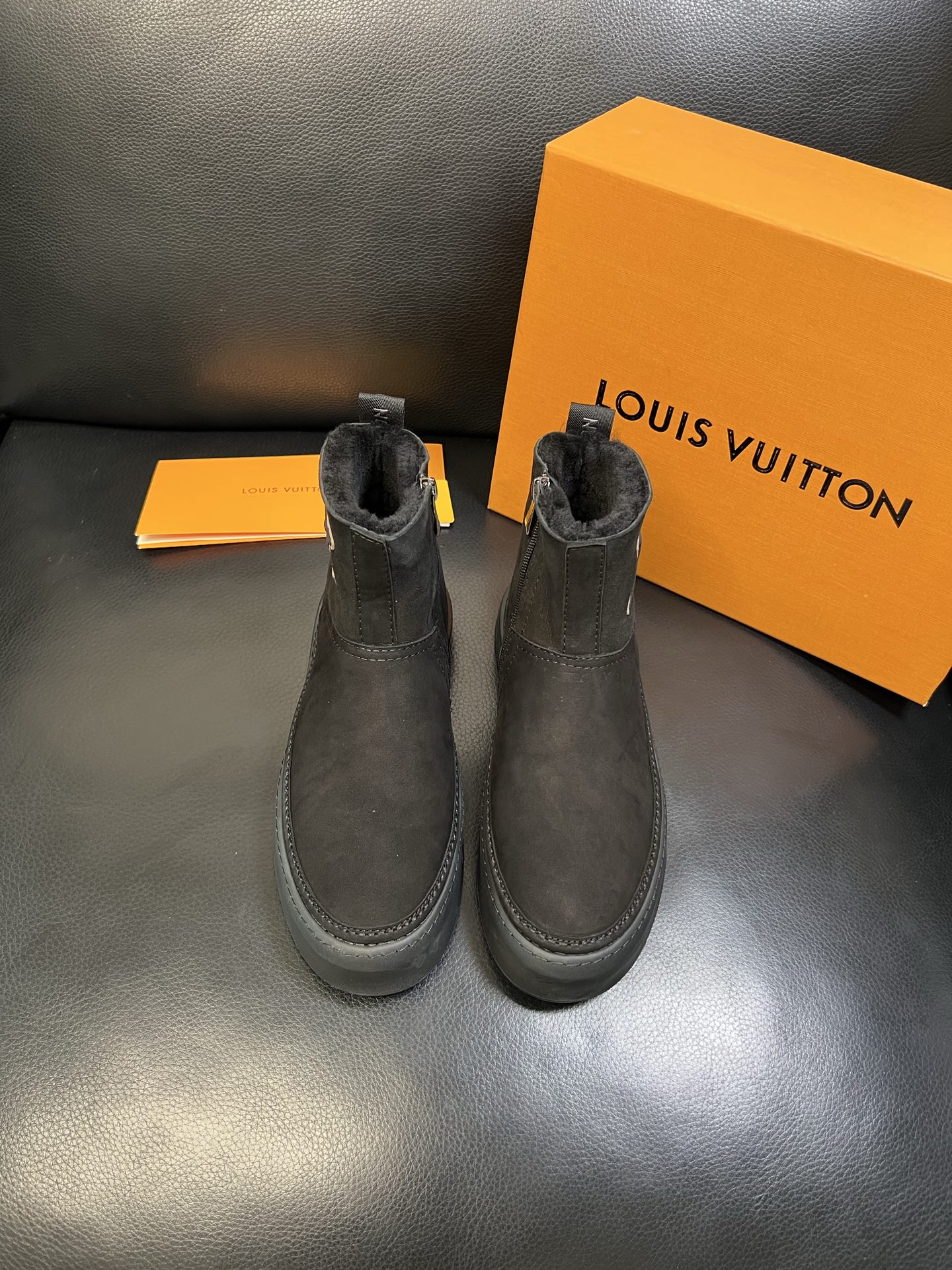 Lv 高品质 顶级工艺品 路易威登，专柜同步原厂配置，鞋面意大利进囗面料，高品质拼接缤纷色彩复杂工艺品，