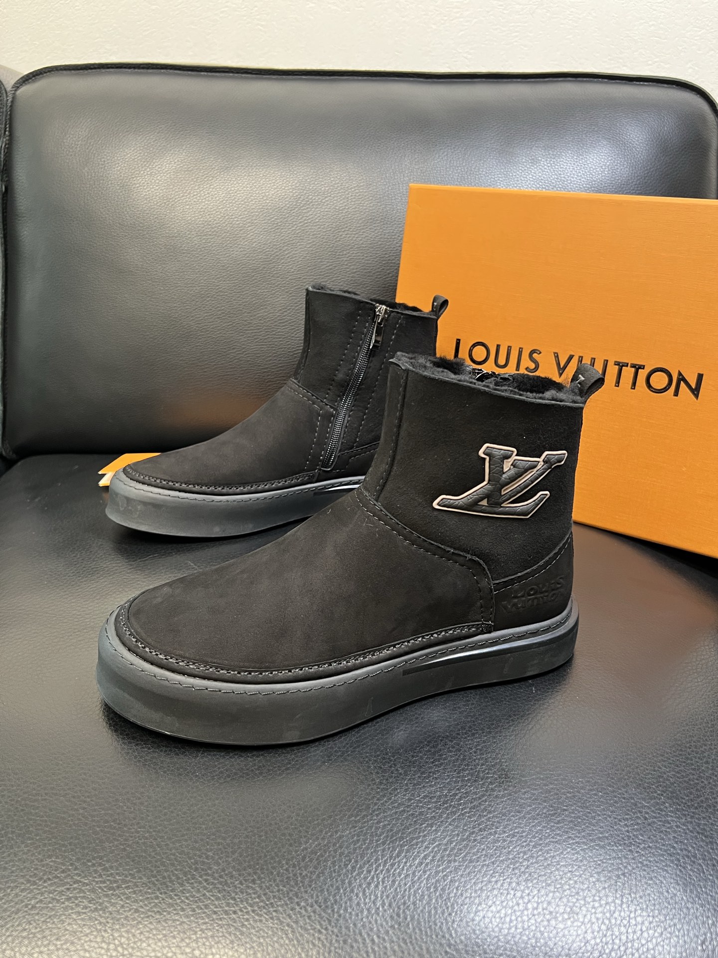 Lv 高品质 顶级工艺品 路易威登，专柜同步原厂配置，鞋面意大利进囗面料，高品质拼接缤纷色彩复杂工艺品，