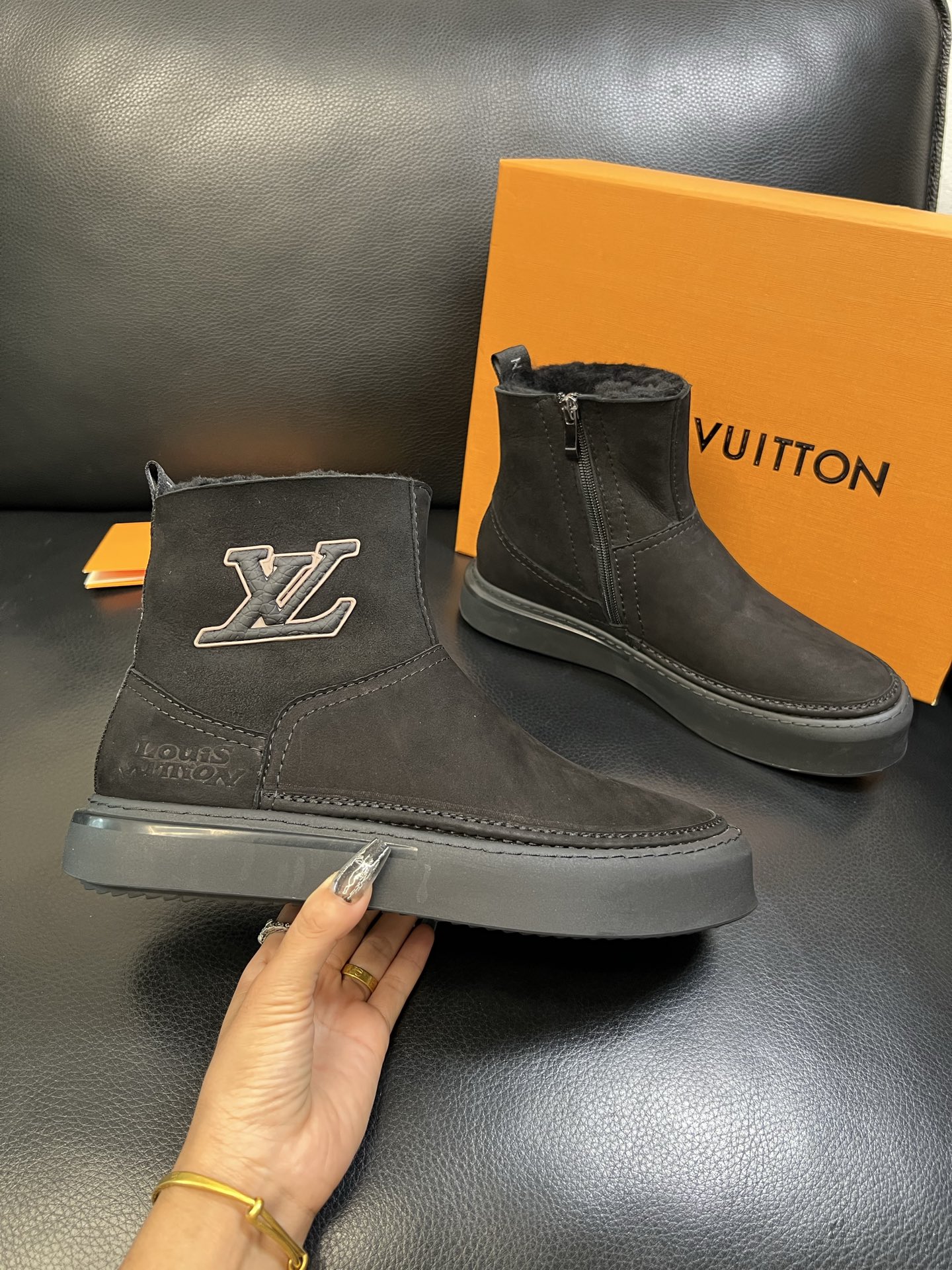 Lv 高品质 顶级工艺品 路易威登，专柜同步原厂配置，鞋面意大利进囗面料，高品质拼接缤纷色彩复杂工艺品，