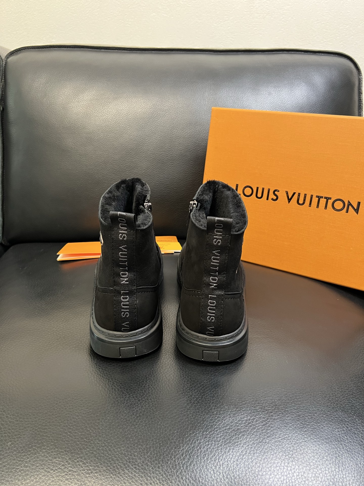 Lv 高品质 顶级工艺品 路易威登，专柜同步原厂配置，鞋面意大利进囗面料，高品质拼接缤纷色彩复杂工艺品，