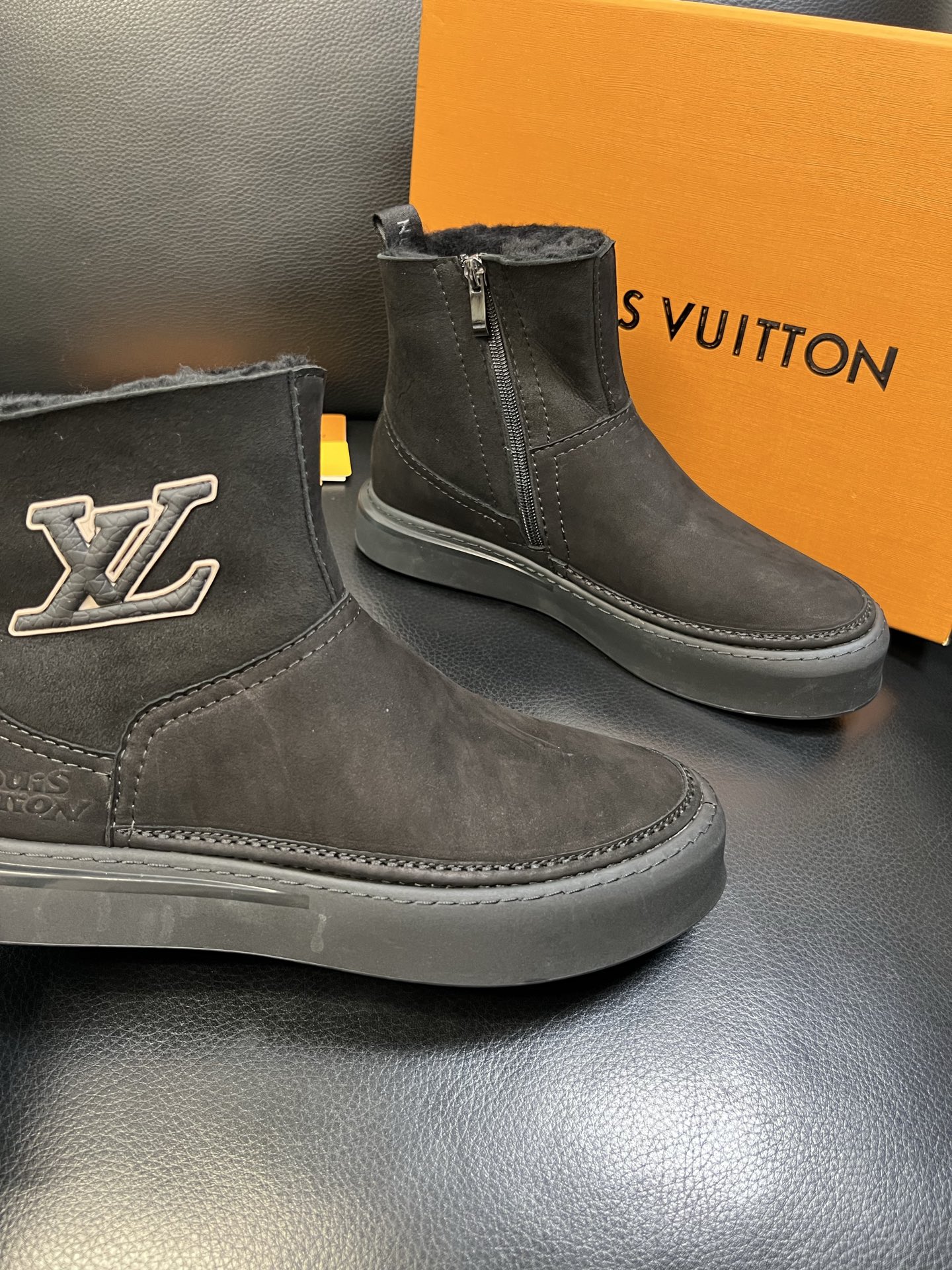 Lv 高品质 顶级工艺品 路易威登，专柜同步原厂配置，鞋面意大利进囗面料，高品质拼接缤纷色彩复杂工艺品，