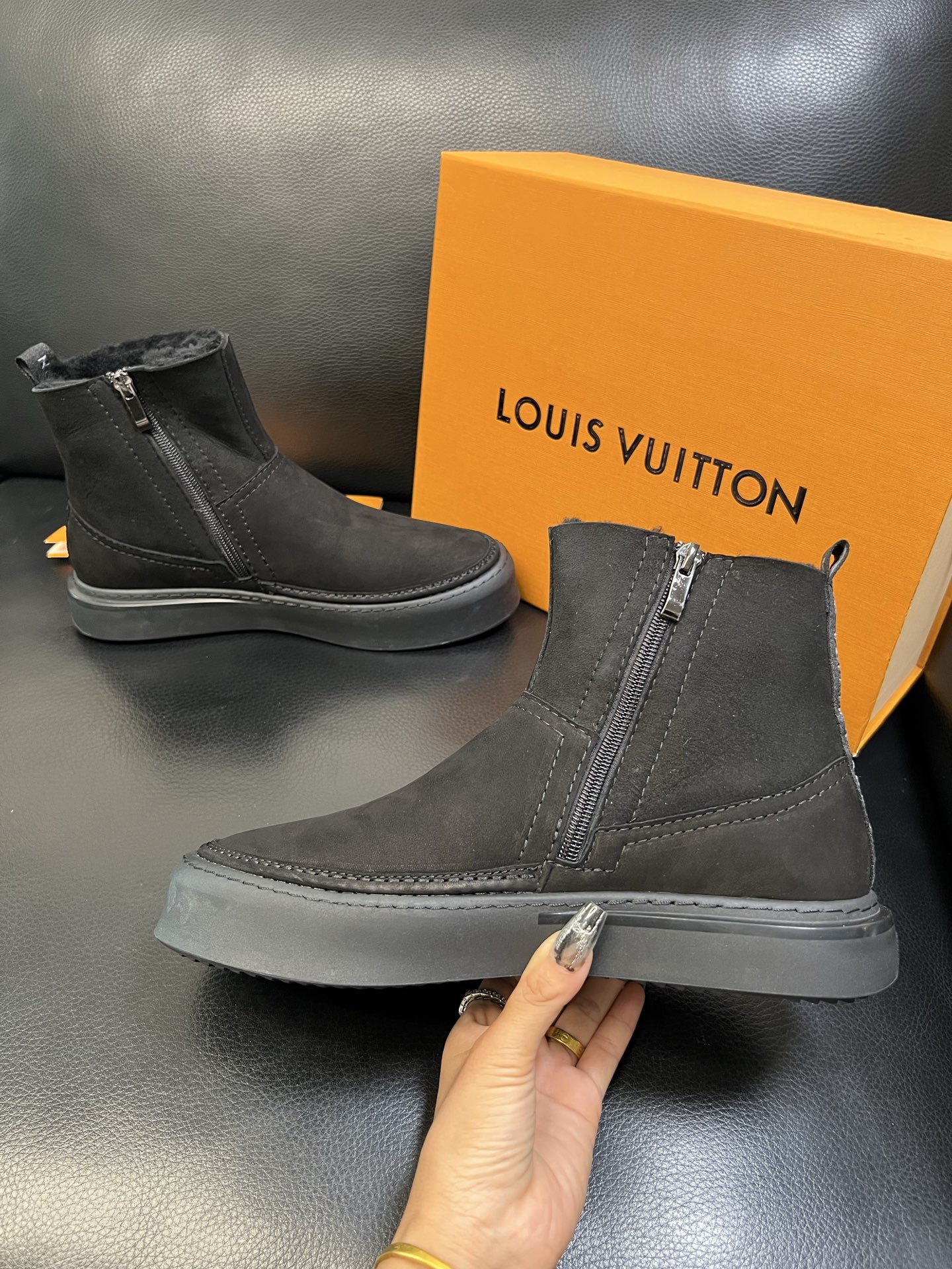 Lv 高品质 顶级工艺品 路易威登，专柜同步原厂配置，鞋面意大利进囗面料，高品质拼接缤纷色彩复杂工艺品，