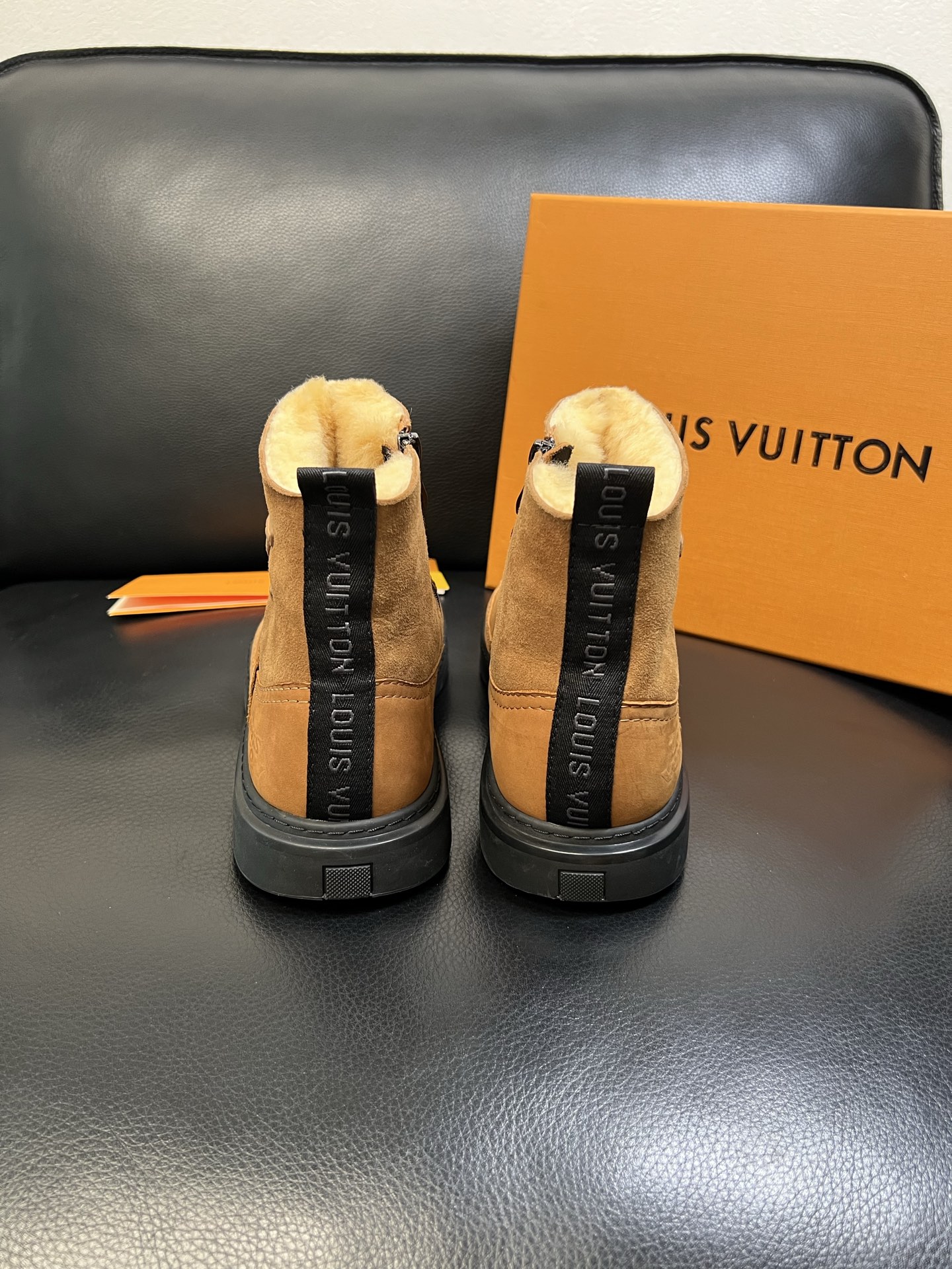 Lv 高品质 顶级工艺品 路易威登，专柜同步原厂配置，鞋面意大利进囗面料，高品质拼接缤纷色彩复杂工艺品，