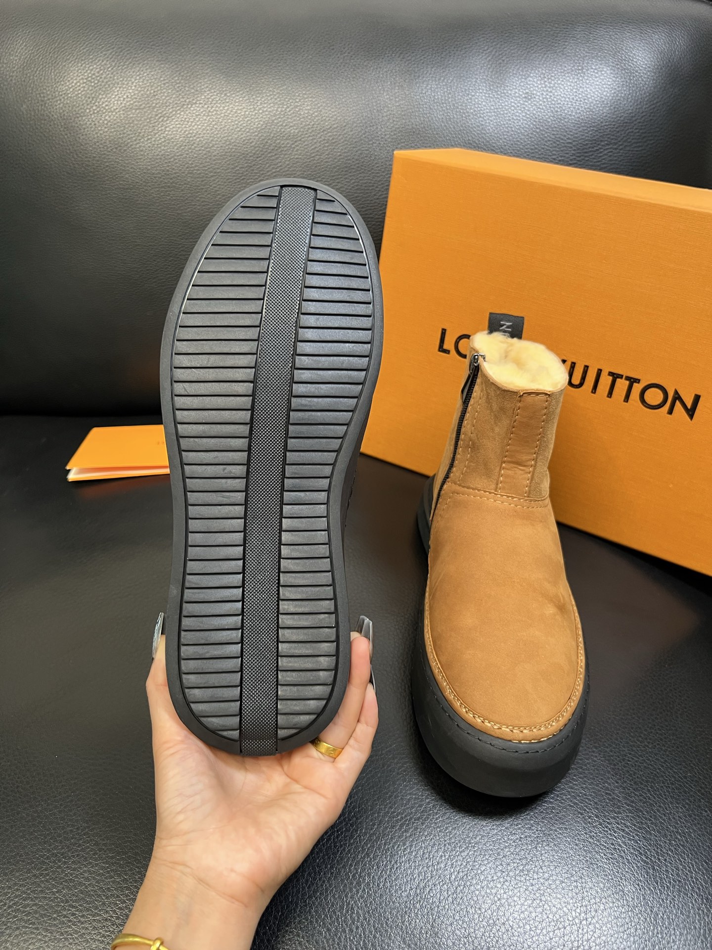 Lv 高品质 顶级工艺品 路易威登，专柜同步原厂配置，鞋面意大利进囗面料，高品质拼接缤纷色彩复杂工艺品，