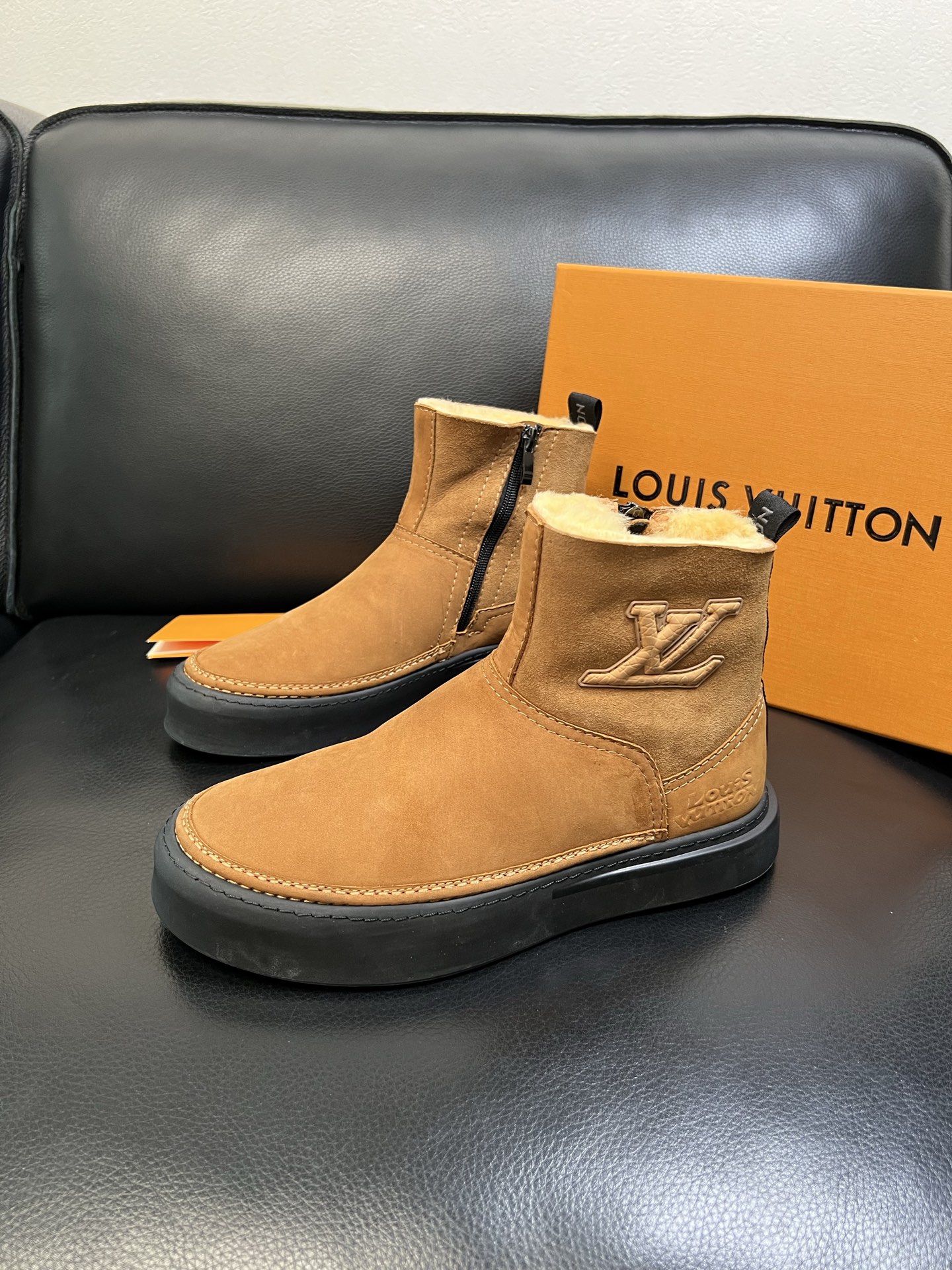 Lv 高品质 顶级工艺品 路易威登，专柜同步原厂配置，鞋面意大利进囗面料，高品质拼接缤纷色彩复杂工艺品，