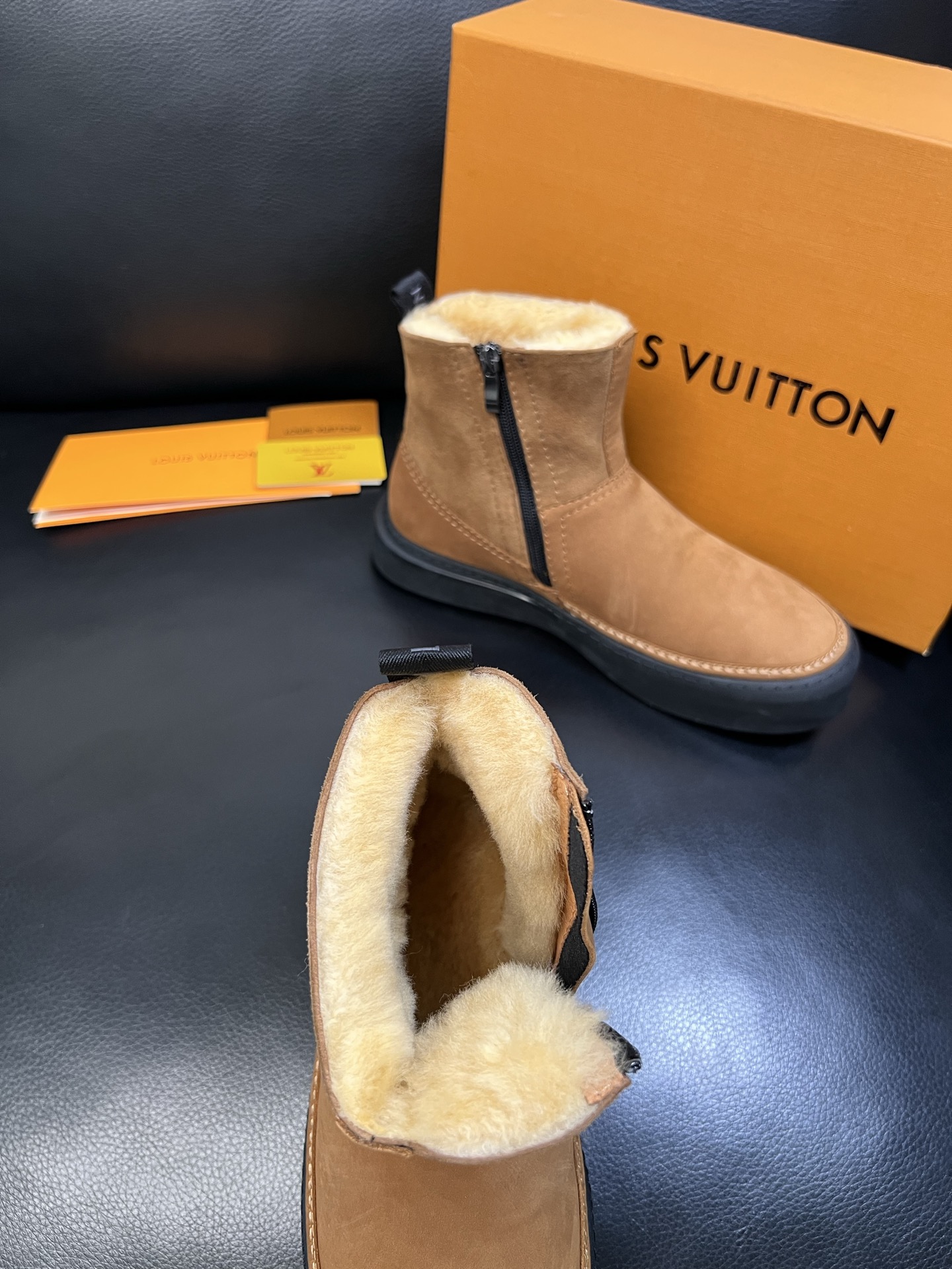 Lv 高品质 顶级工艺品 路易威登，专柜同步原厂配置，鞋面意大利进囗面料，高品质拼接缤纷色彩复杂工艺品，