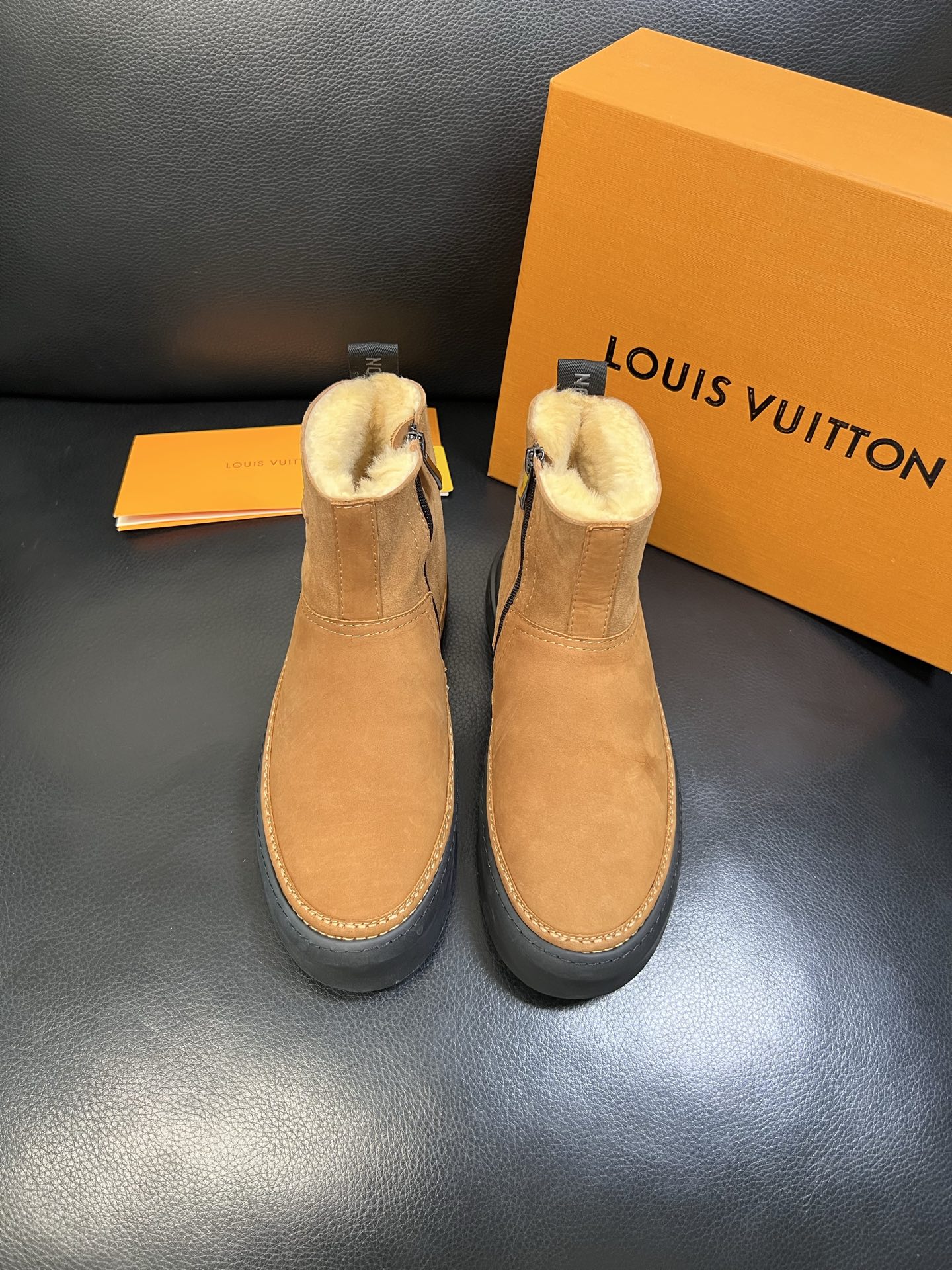 Lv 高品质 顶级工艺品 路易威登，专柜同步原厂配置，鞋面意大利进囗面料，高品质拼接缤纷色彩复杂工艺品，