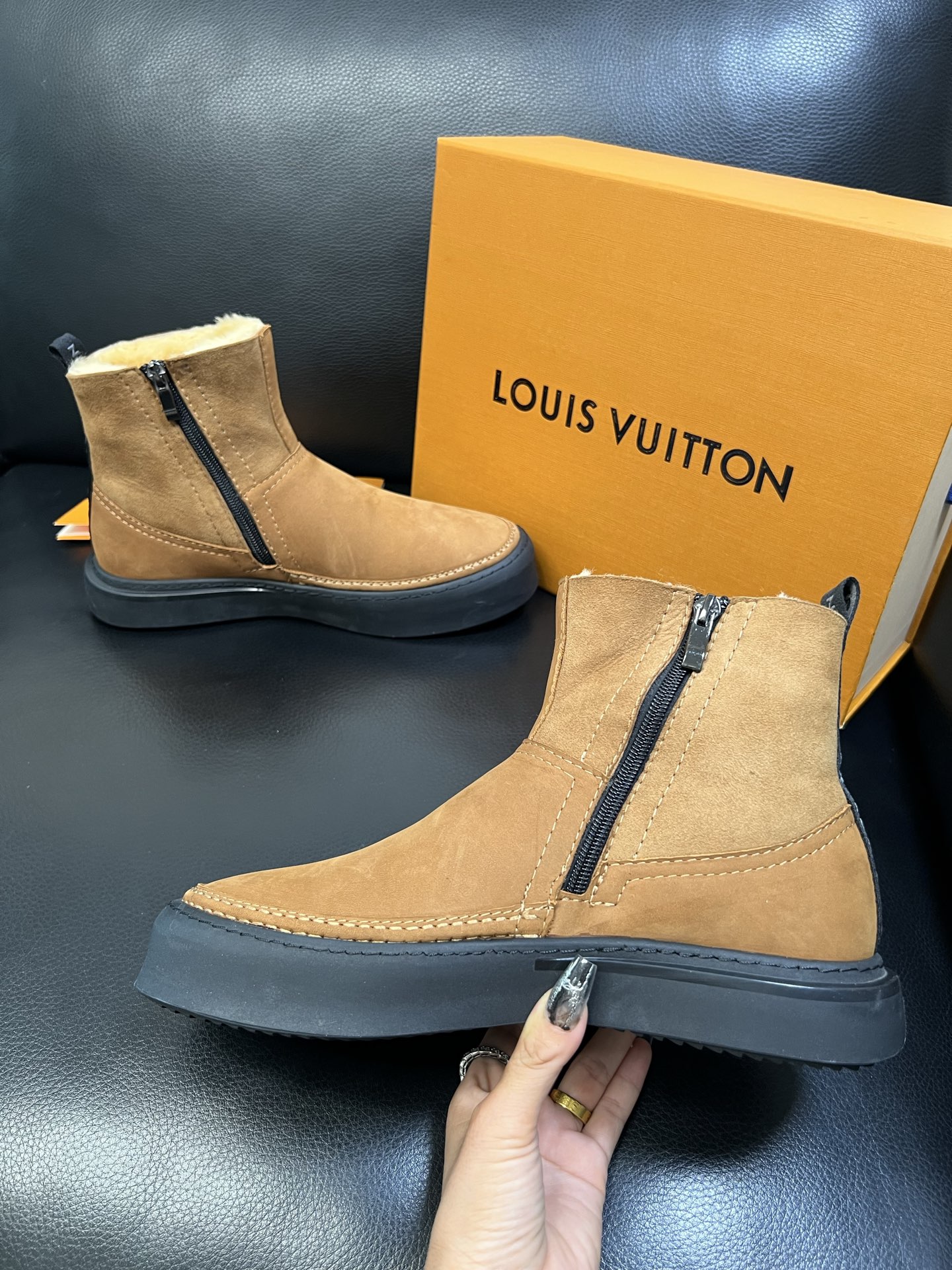 Lv 高品质 顶级工艺品 路易威登，专柜同步原厂配置，鞋面意大利进囗面料，高品质拼接缤纷色彩复杂工艺品，