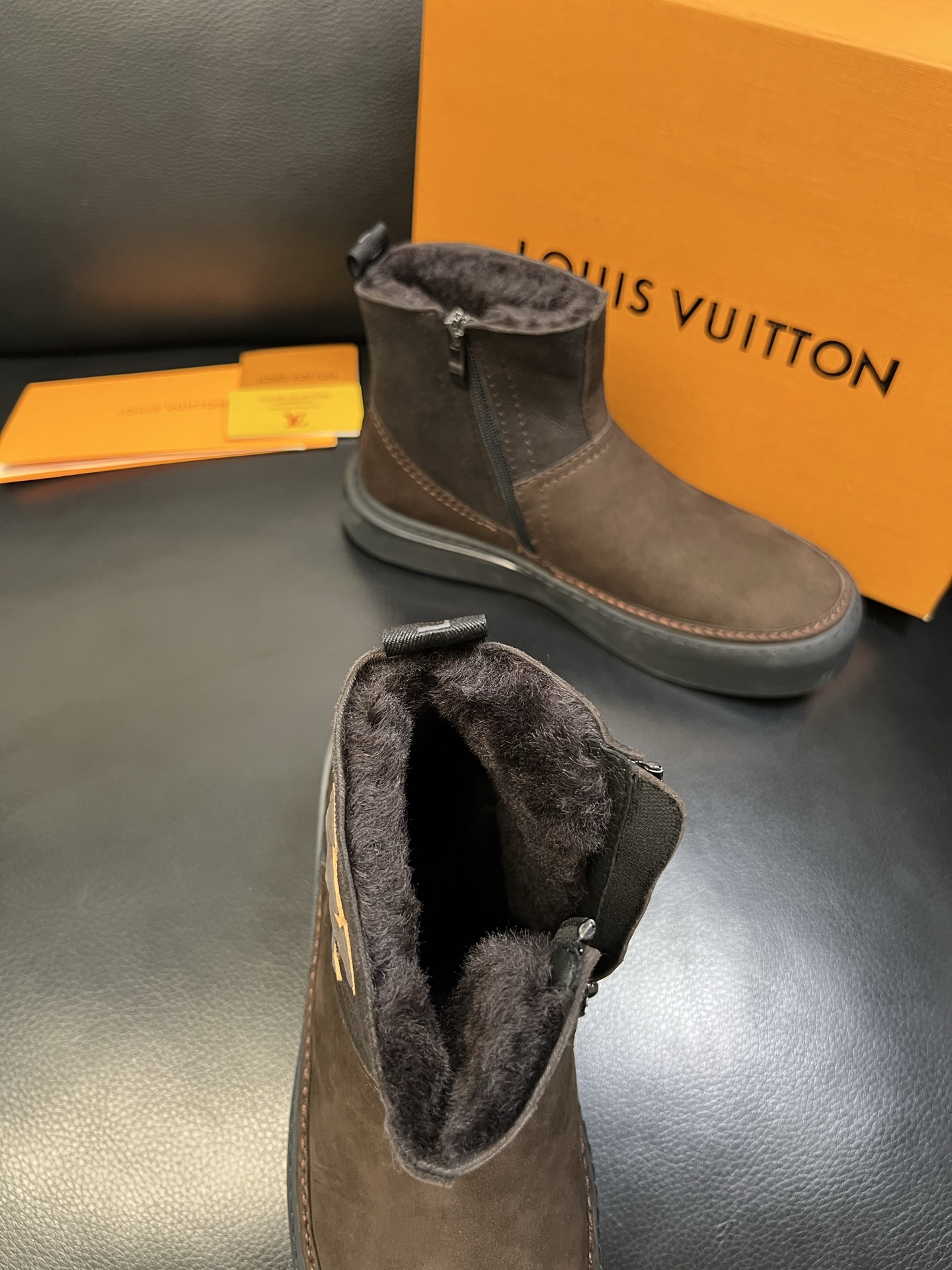 Lv 高品质 顶级工艺品 路易威登，专柜同步原厂配置，鞋面意大利进囗面料，高品质拼接缤纷色彩复杂工艺品，