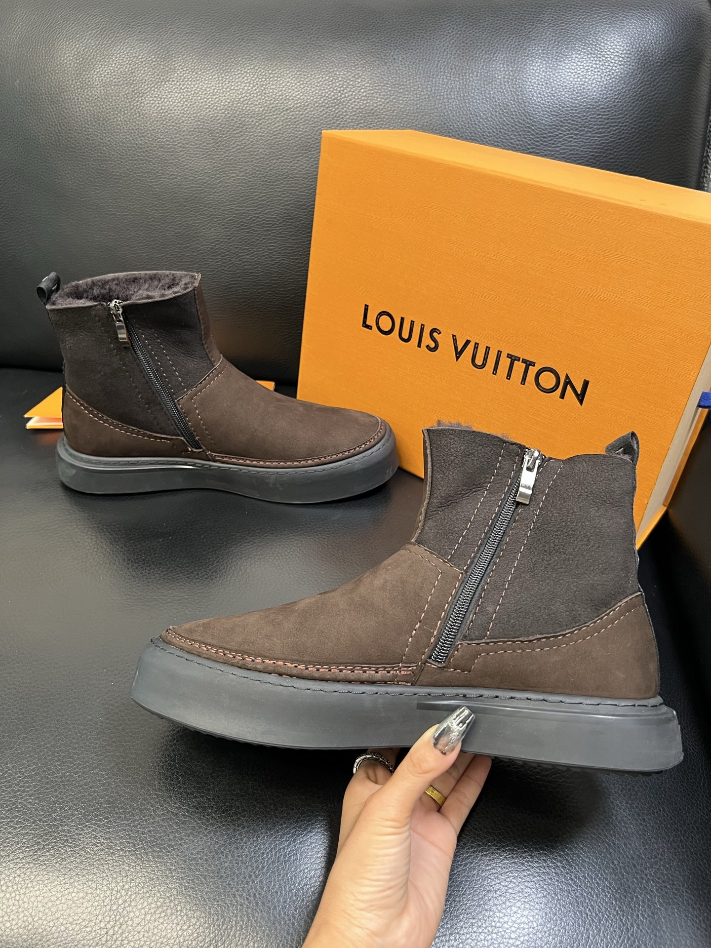 Lv 高品质 顶级工艺品 路易威登，专柜同步原厂配置，鞋面意大利进囗面料，高品质拼接缤纷色彩复杂工艺品，