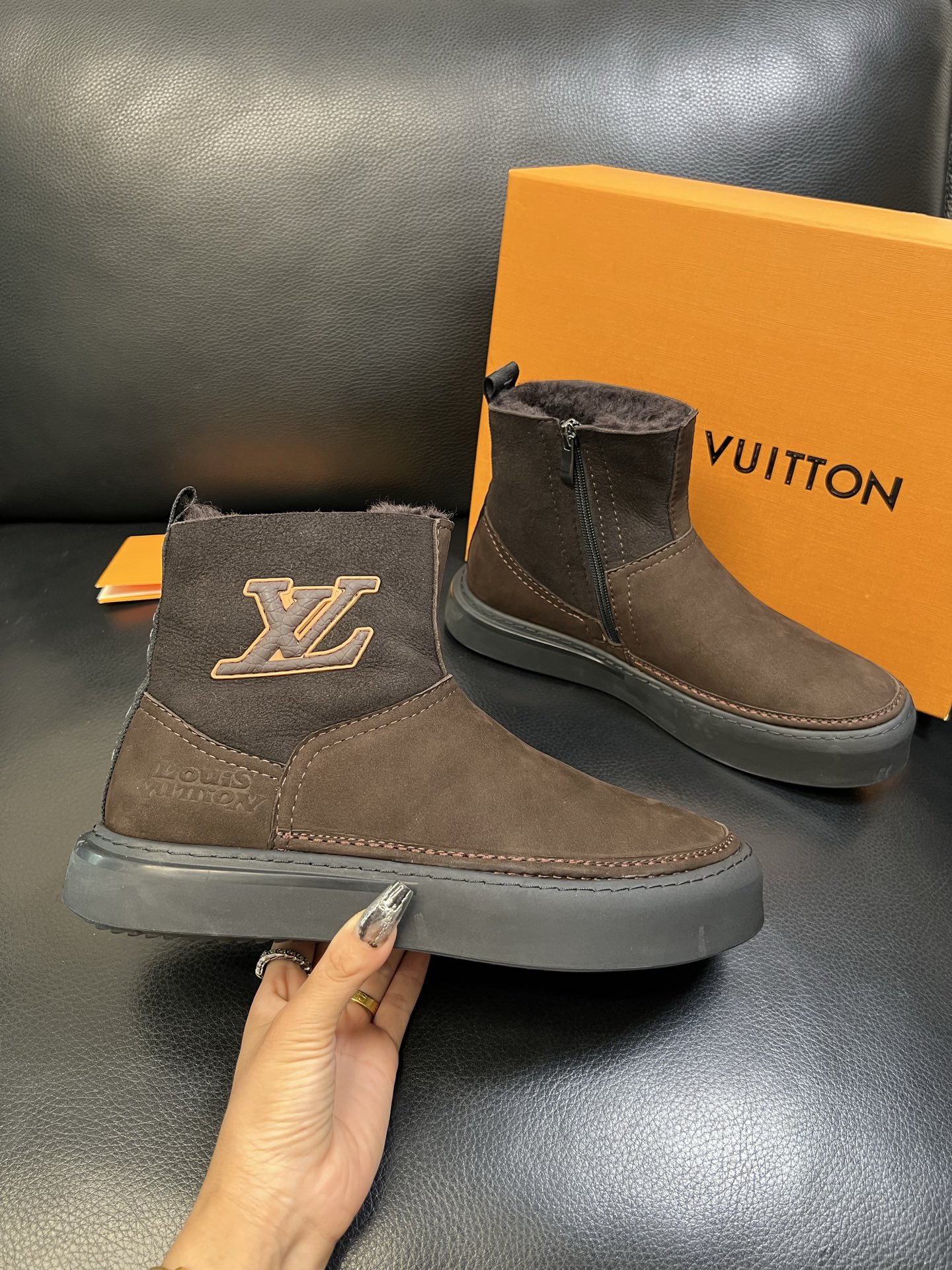 Lv 高品质 顶级工艺品 路易威登，专柜同步原厂配置，鞋面意大利进囗面料，高品质拼接缤纷色彩复杂工艺品，