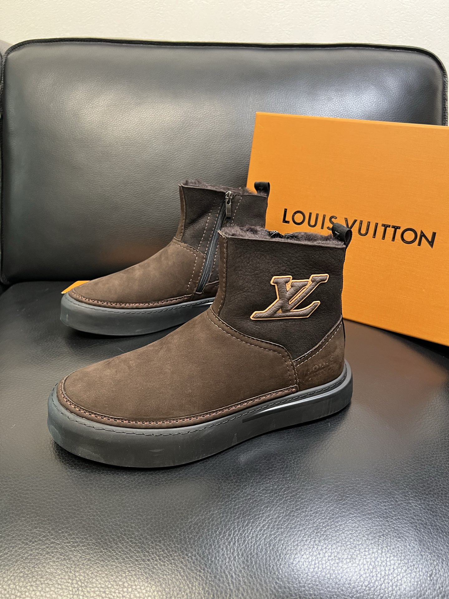 Lv 高品质 顶级工艺品 路易威登，专柜同步原厂配置，鞋面意大利进囗面料，高品质拼接缤纷色彩复杂工艺品，