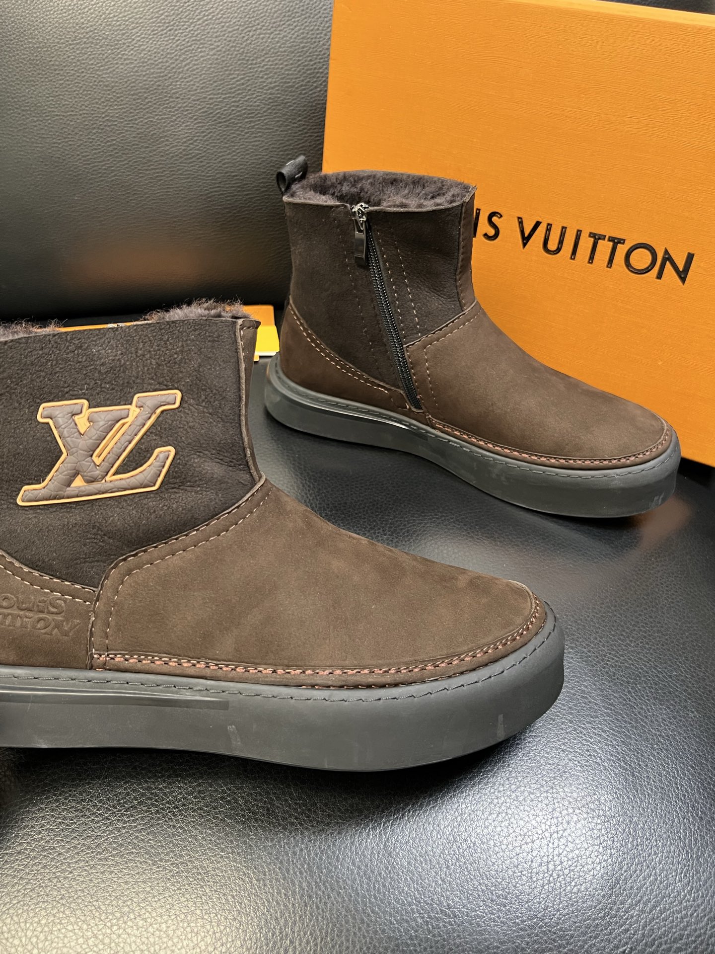 Lv 高品质 顶级工艺品 路易威登，专柜同步原厂配置，鞋面意大利进囗面料，高品质拼接缤纷色彩复杂工艺品，