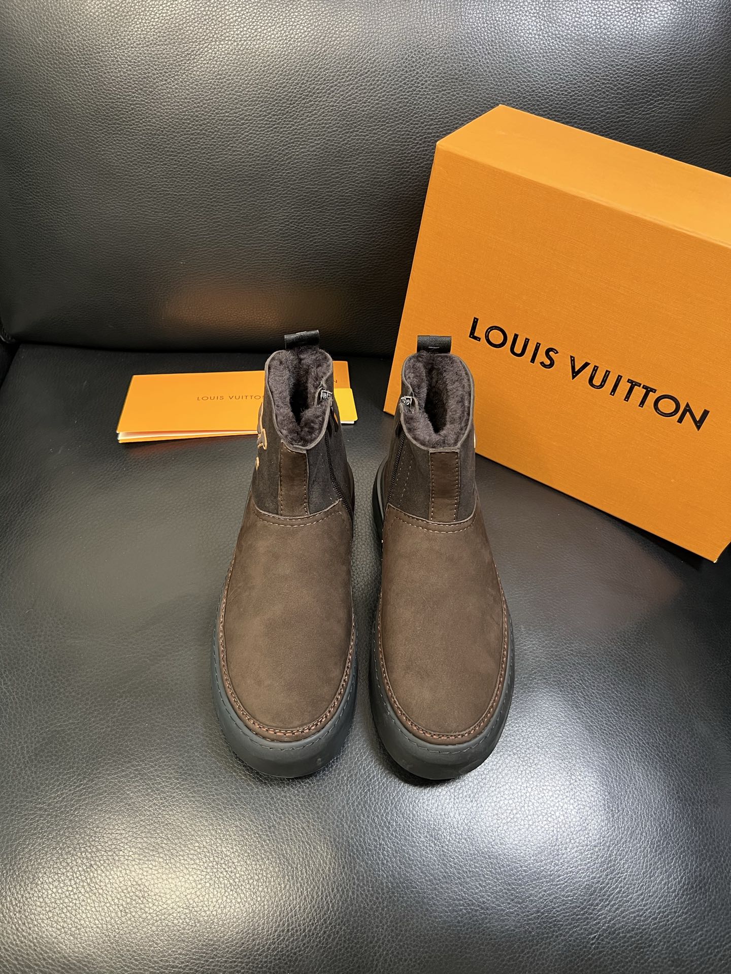 Lv 高品质 顶级工艺品 路易威登，专柜同步原厂配置，鞋面意大利进囗面料，高品质拼接缤纷色彩复杂工艺品，