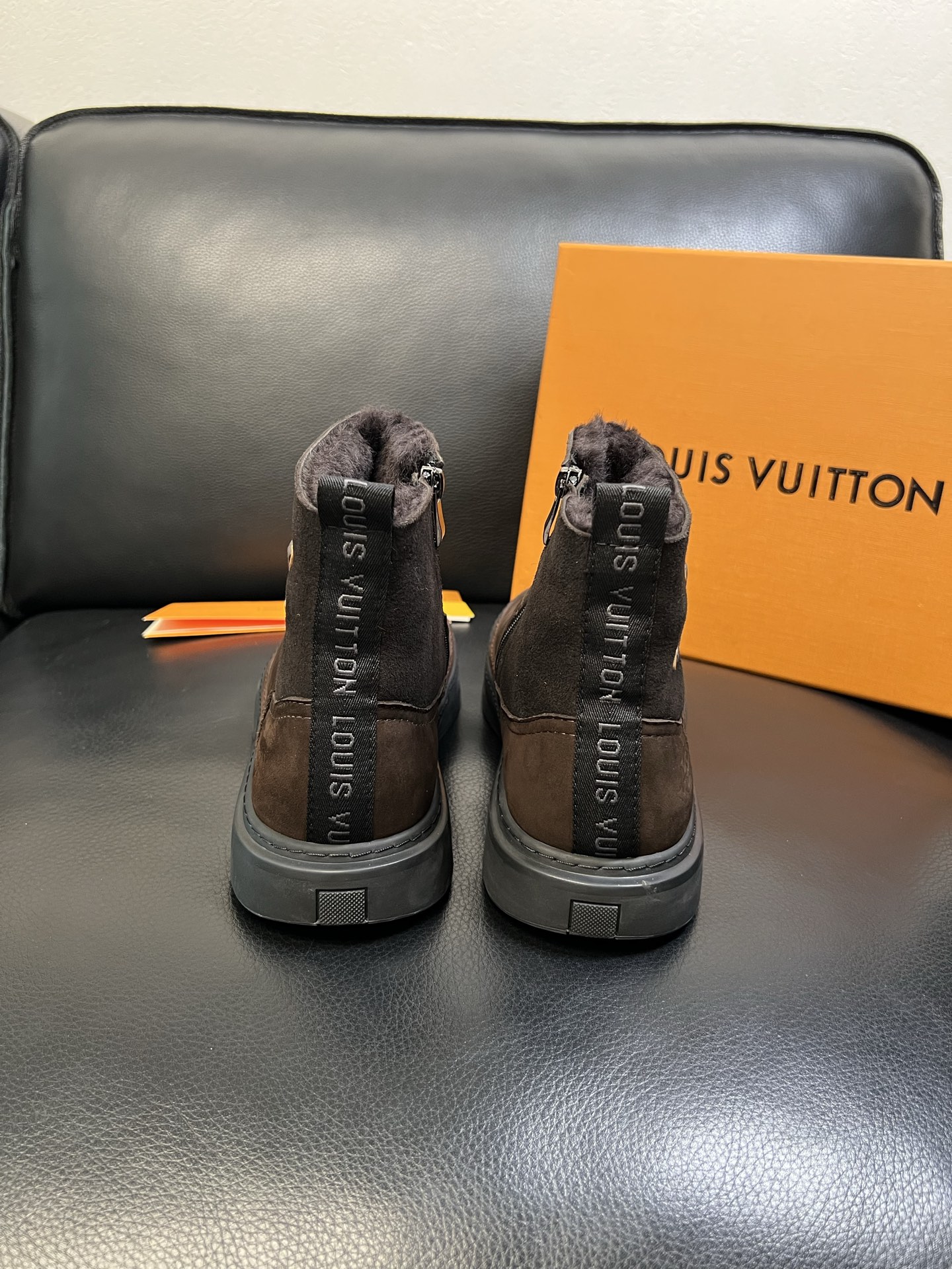 Lv 高品质 顶级工艺品 路易威登，专柜同步原厂配置，鞋面意大利进囗面料，高品质拼接缤纷色彩复杂工艺品，