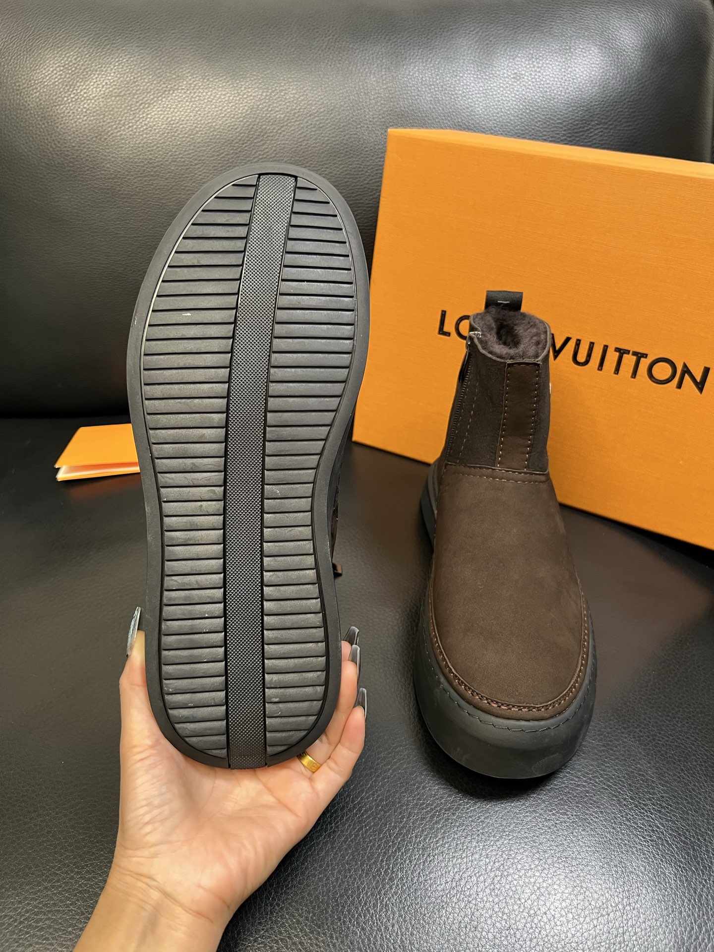 Lv 高品质 顶级工艺品 路易威登，专柜同步原厂配置，鞋面意大利进囗面料，高品质拼接缤纷色彩复杂工艺品，