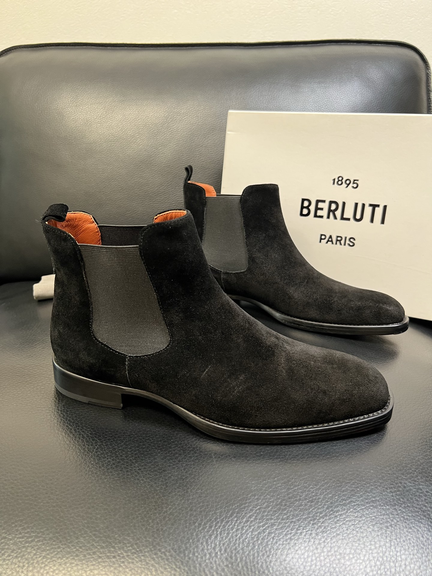 Berluti 高品质 顶级工艺品 布鲁提 专柜同步发售原厂配置，意大利进口牛皮面料，全进口水染牛皮里垫