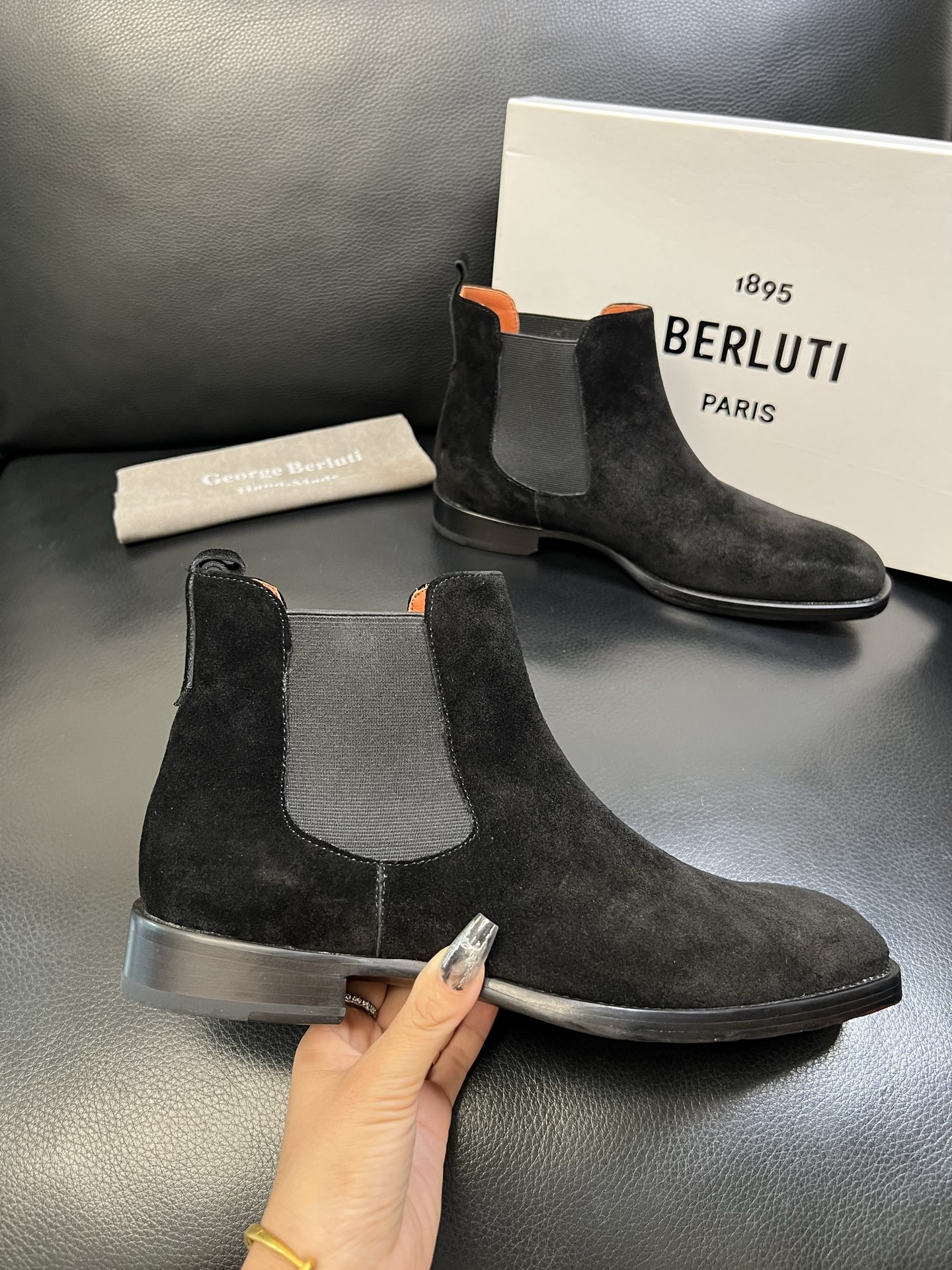 Berluti 高品质 顶级工艺品 布鲁提 专柜同步发售原厂配置，意大利进口牛皮面料，全进口水染牛皮里垫