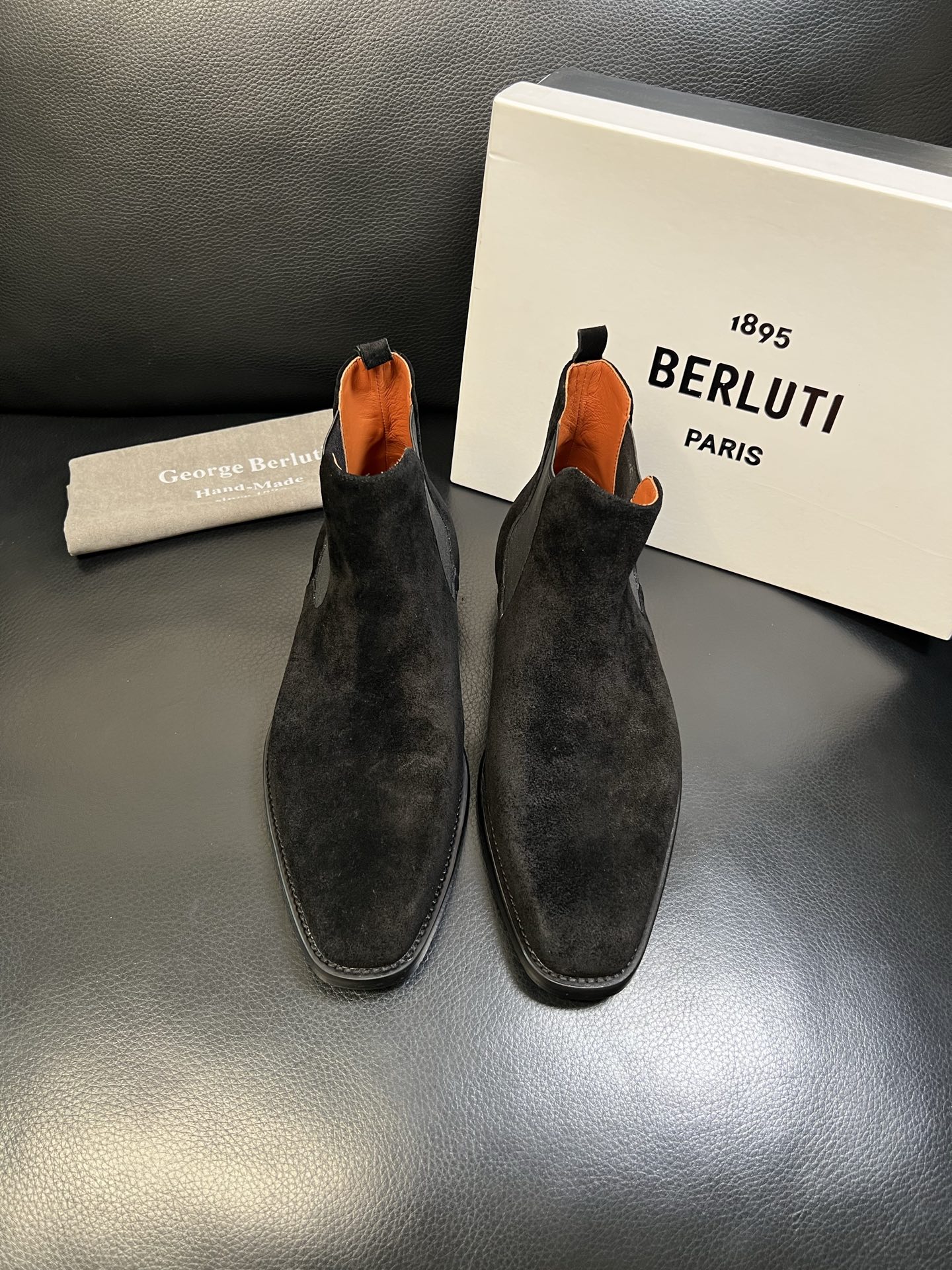 Berluti 高品质 顶级工艺品 布鲁提 专柜同步发售原厂配置，意大利进口牛皮面料，全进口水染牛皮里垫