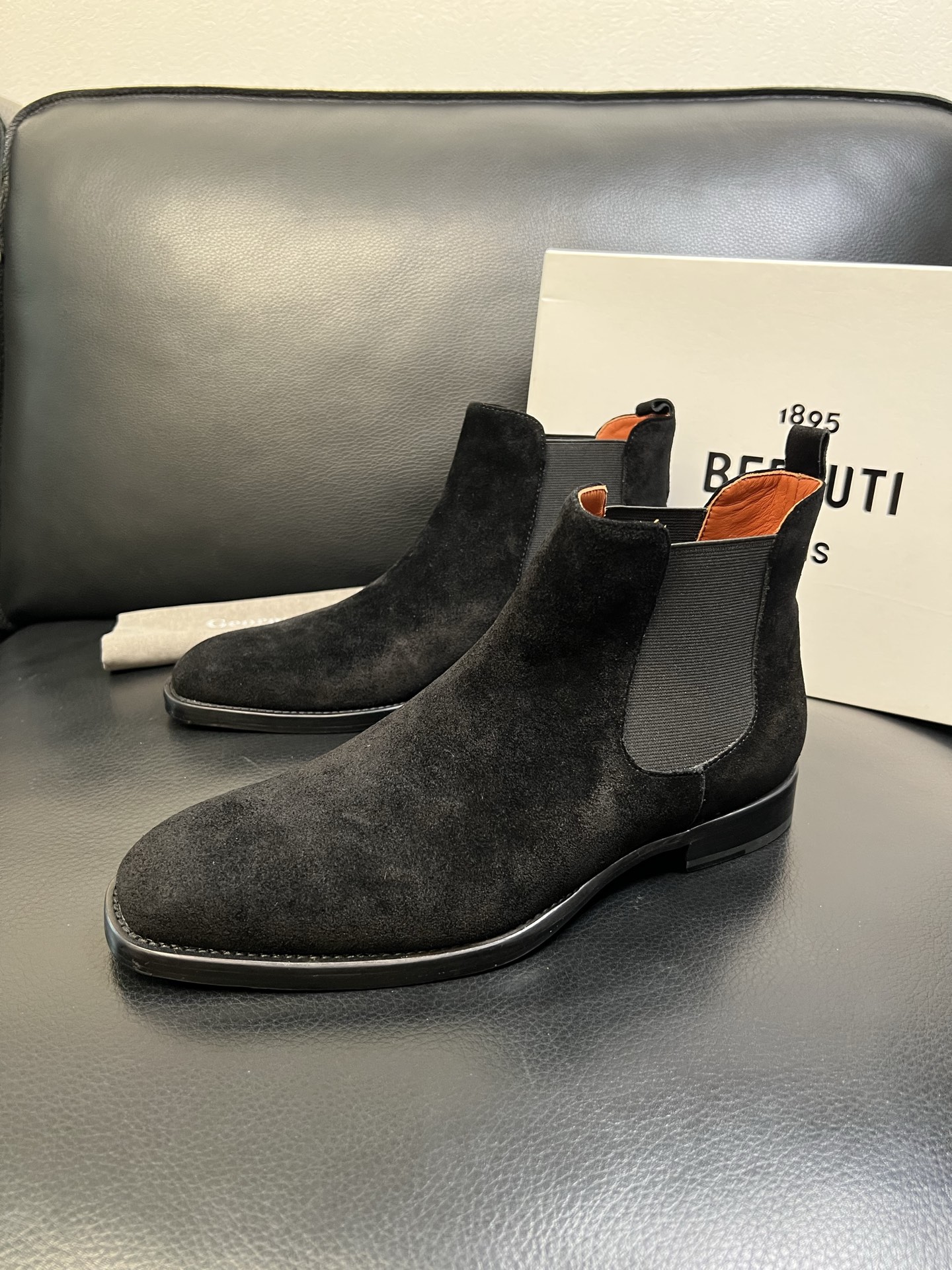 Berluti 高品质 顶级工艺品 布鲁提 专柜同步发售原厂配置，意大利进口牛皮面料，全进口水染牛皮里垫