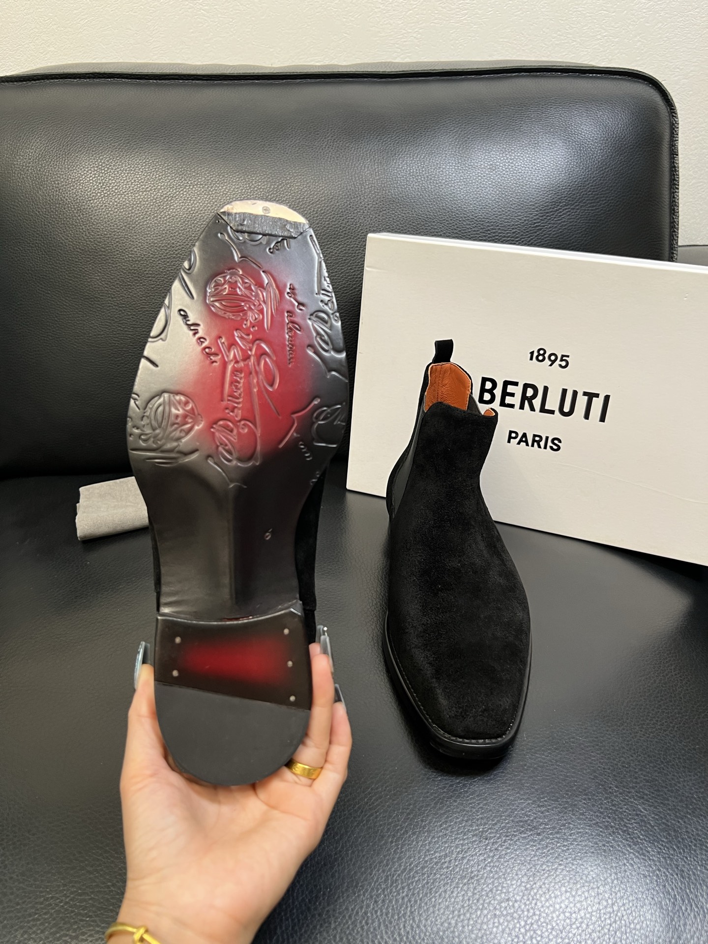 Berluti 高品质 顶级工艺品 布鲁提 专柜同步发售原厂配置，意大利进口牛皮面料，全进口水染牛皮里垫