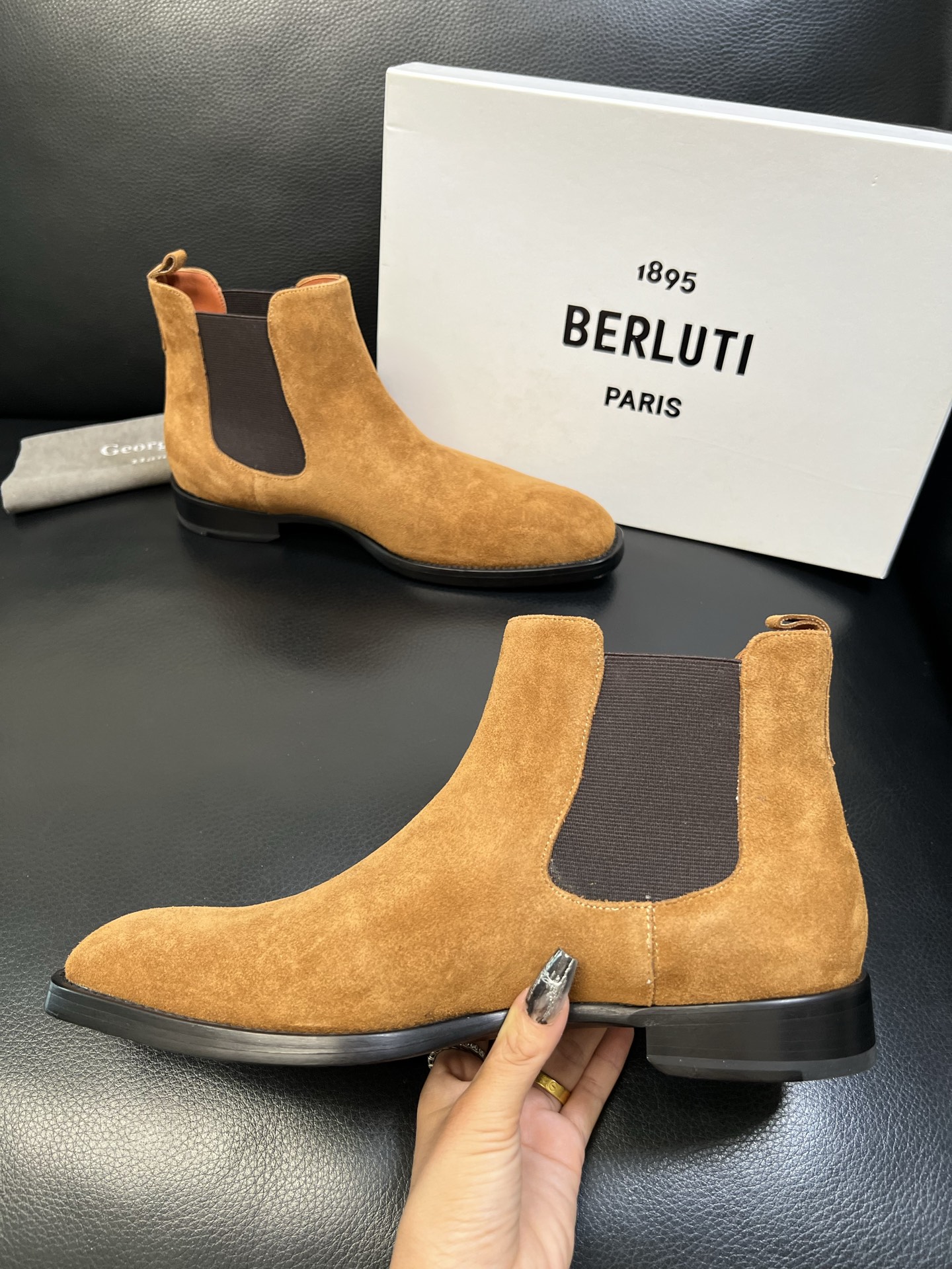 Berluti 高品质 顶级工艺品 布鲁提 专柜同步发售原厂配置，意大利进口牛皮面料，全进口水染牛皮里垫
