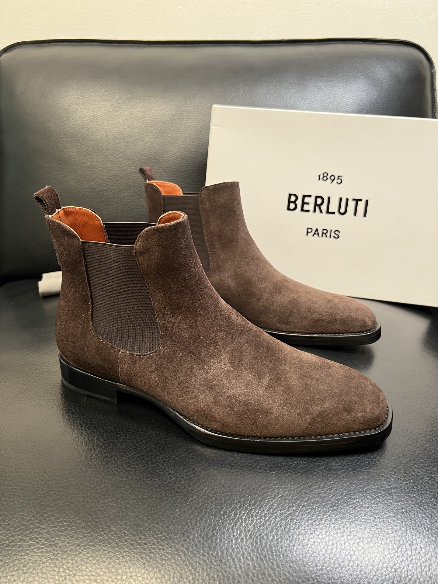Berluti 高品质 顶级工艺品 布鲁提 专柜同步发售原厂配置，意大利进口牛皮面料，全进口水染牛皮里垫