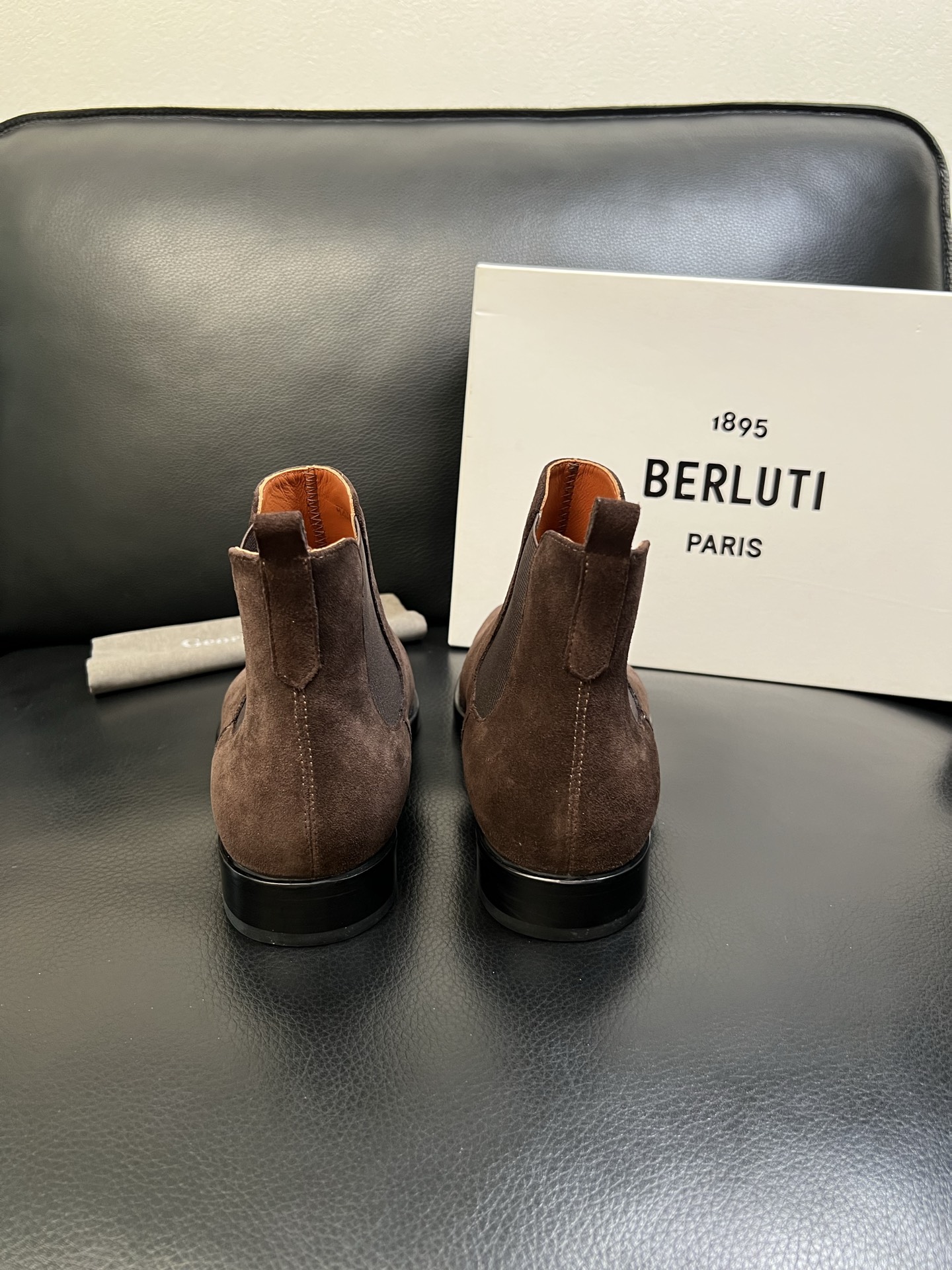 Berluti 高品质 顶级工艺品 布鲁提 专柜同步发售原厂配置，意大利进口牛皮面料，全进口水染牛皮里垫
