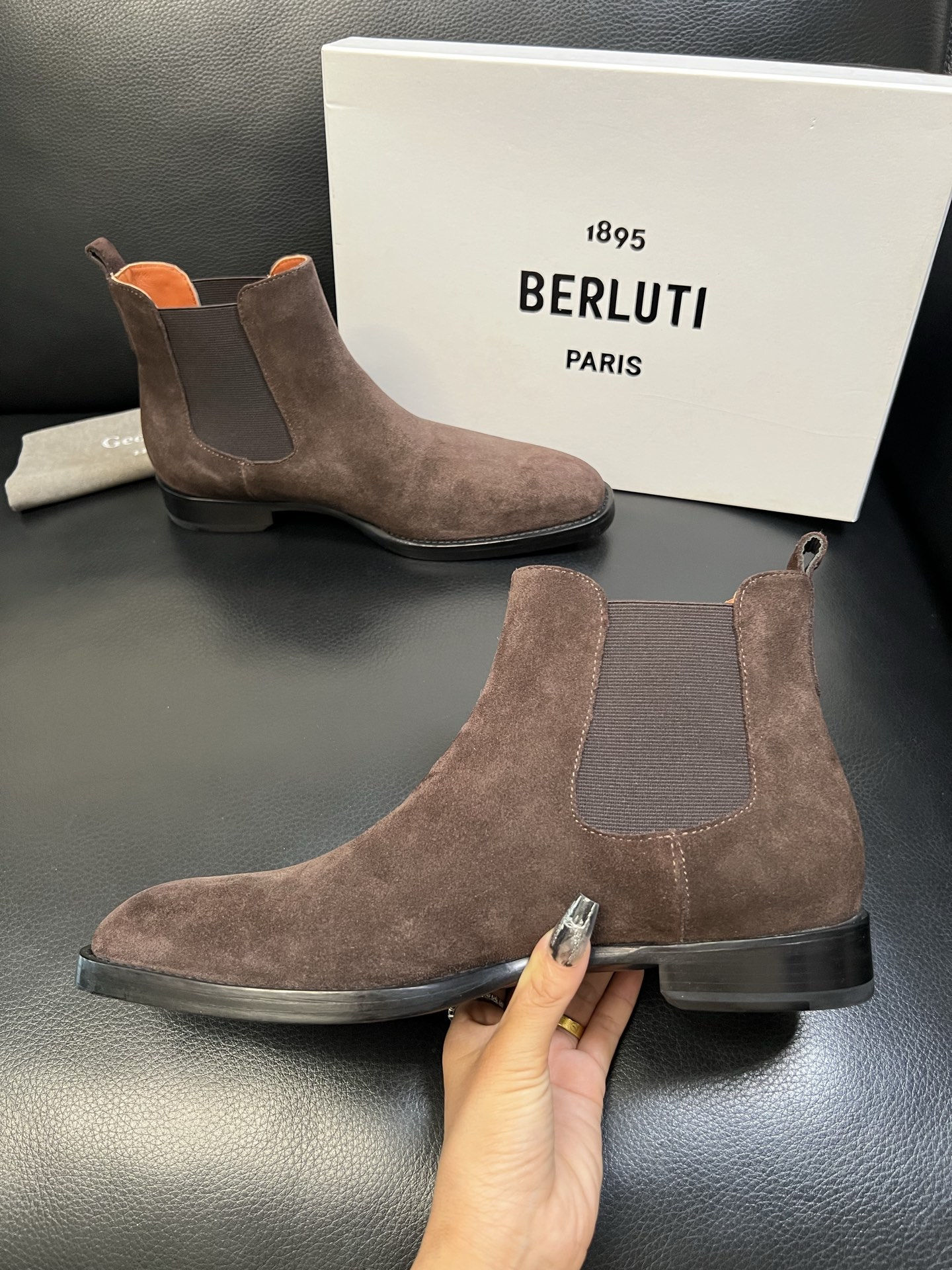 Berluti 高品质 顶级工艺品 布鲁提 专柜同步发售原厂配置，意大利进口牛皮面料，全进口水染牛皮里垫