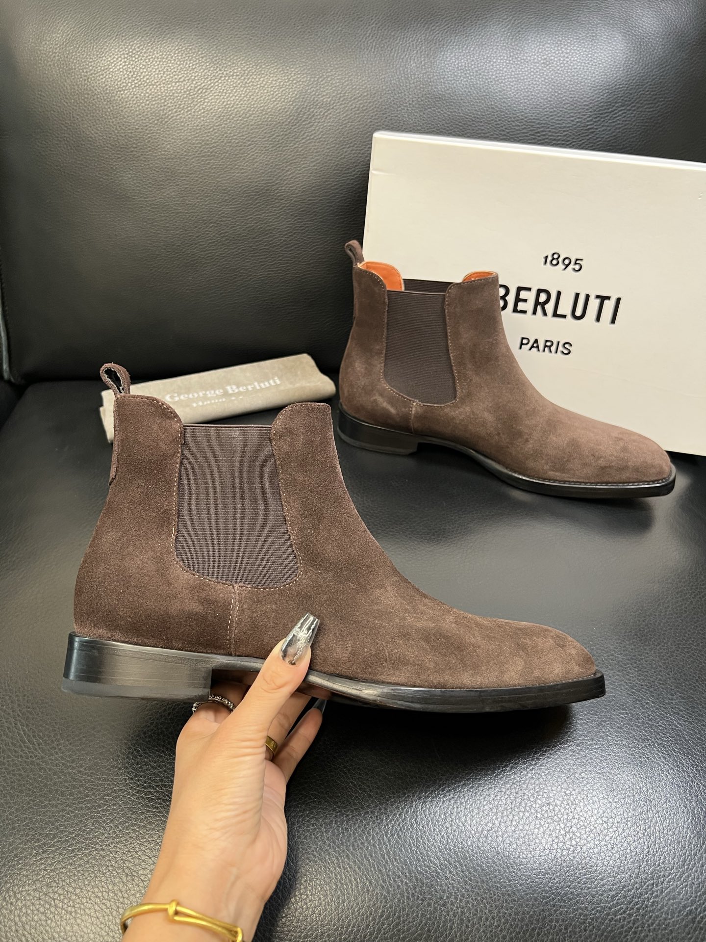 Berluti 高品质 顶级工艺品 布鲁提 专柜同步发售原厂配置，意大利进口牛皮面料，全进口水染牛皮里垫