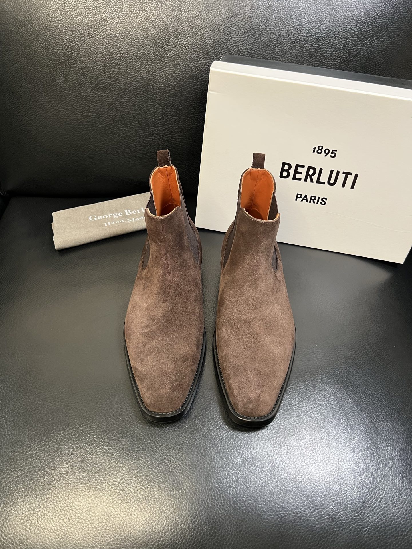 Berluti 高品质 顶级工艺品 布鲁提 专柜同步发售原厂配置，意大利进口牛皮面料，全进口水染牛皮里垫