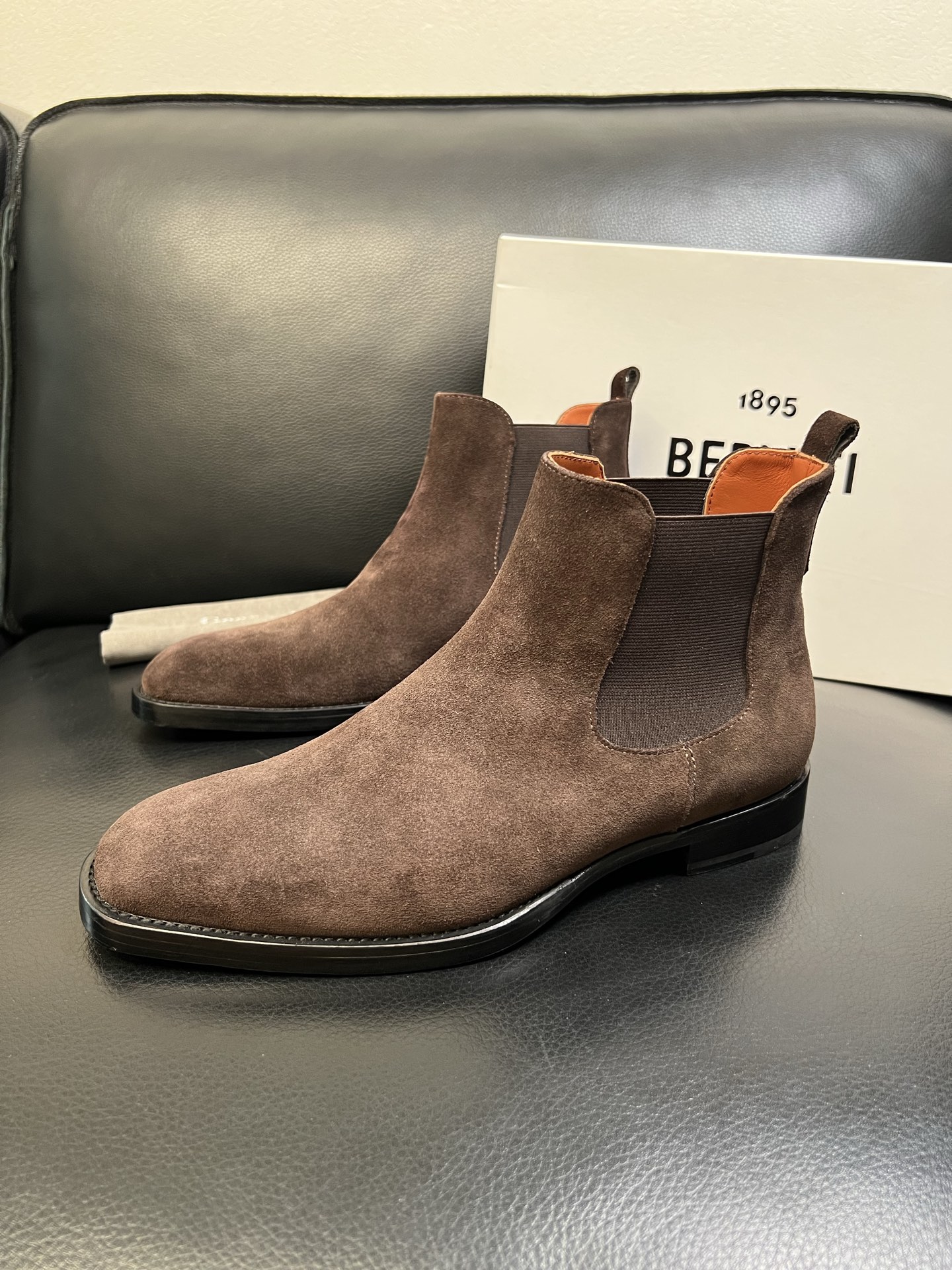 Berluti 高品质 顶级工艺品 布鲁提 专柜同步发售原厂配置，意大利进口牛皮面料，全进口水染牛皮里垫