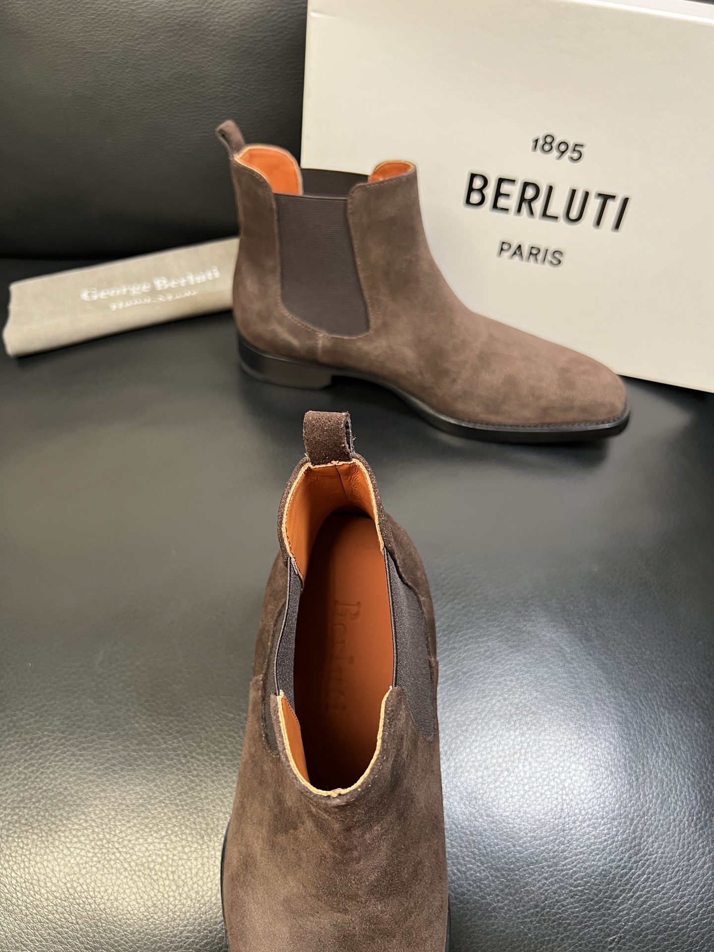 Berluti 高品质 顶级工艺品 布鲁提 专柜同步发售原厂配置，意大利进口牛皮面料，全进口水染牛皮里垫