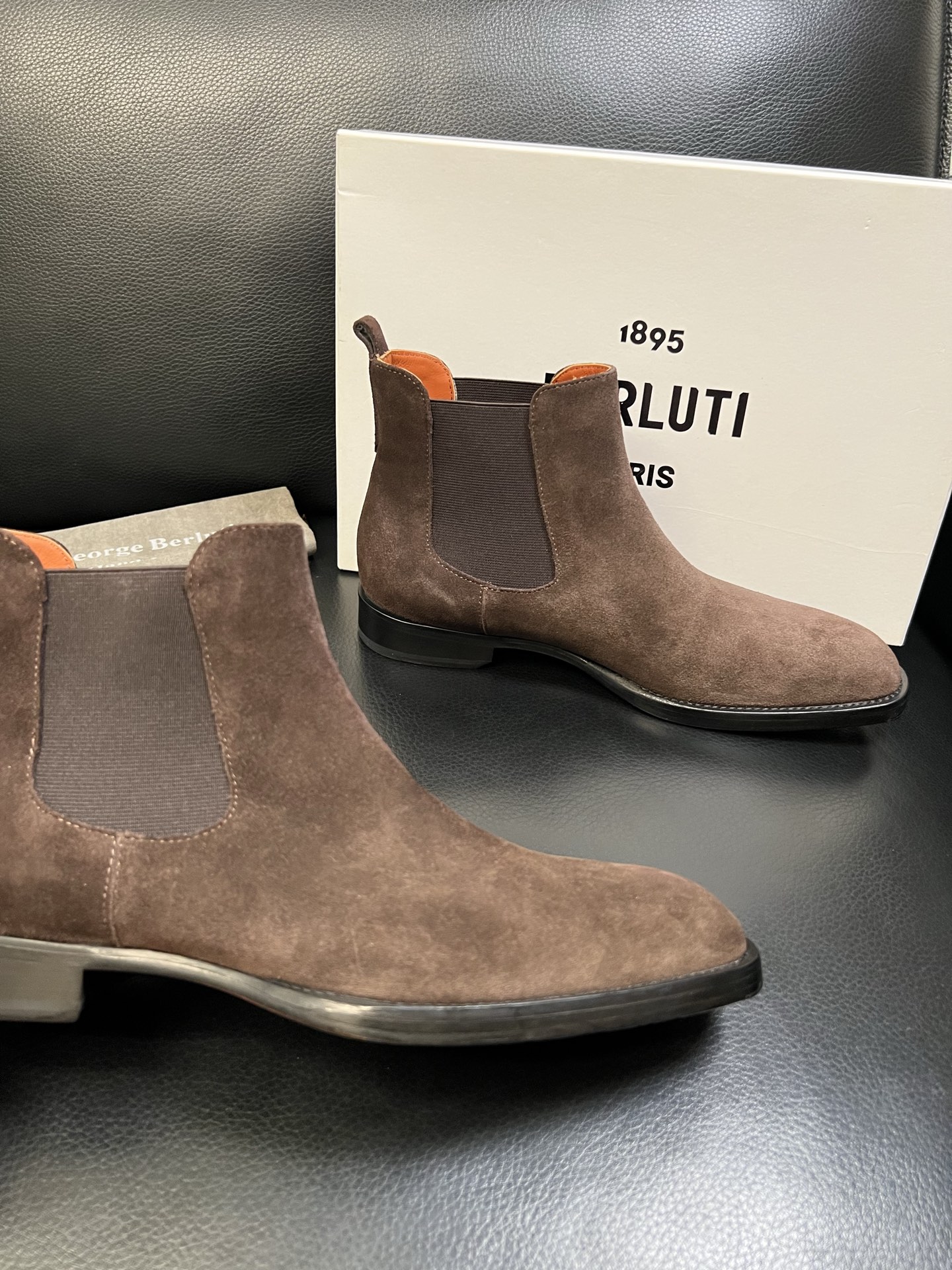 Berluti 高品质 顶级工艺品 布鲁提 专柜同步发售原厂配置，意大利进口牛皮面料，全进口水染牛皮里垫