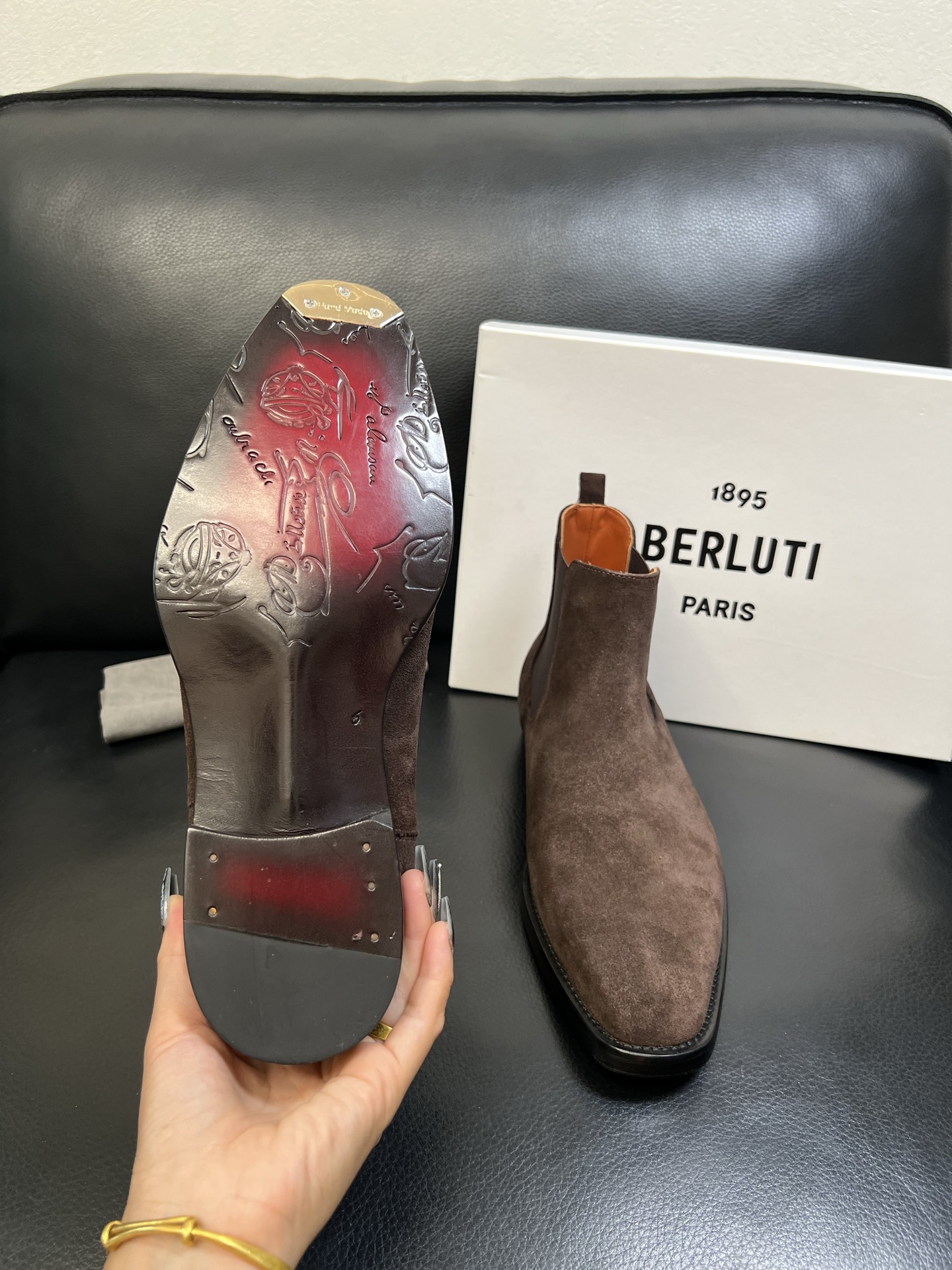 Berluti 高品质 顶级工艺品 布鲁提 专柜同步发售原厂配置，意大利进口牛皮面料，全进口水染牛皮里垫