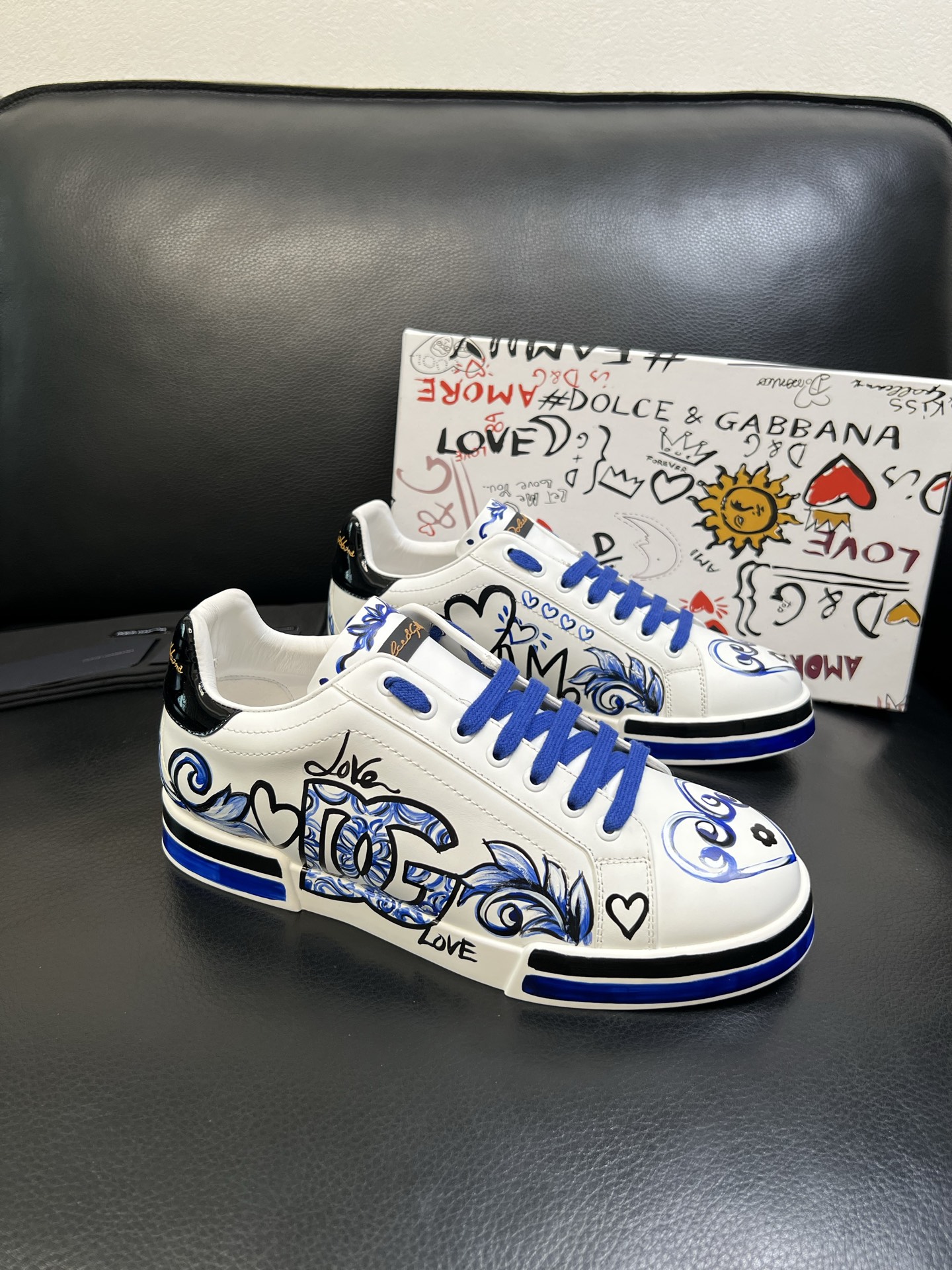 NO:556511,Dolce & Gabbana's high-quality top crafts, Dolce & Gabbana's popular counter new products are synchronized, uppers are imported cowhide materials from Italy, high-quality complex craftsmanship, imported water-dyed cowhide linings, original soles are specially provided by the original factory, exclusive movable molded soles are super comfortable, original factory and single goods, welcome to compare, code number 39-44 (customized 38 45 46),, Dolce&Gabbana, Dolce&Gabbana, cowhide19860909Dolce & Gabbana高品质 顶级工艺品 杜嘉班纳 爆款专柜新品同步,鞋面意大利进口牛皮料,高品质复杂工艺,进口水染牛里垫,鞋底原厂特供原版底,独家活动成型底超级舒适,原厂跟单货, 欢迎对比,码数 39-44（订做38 45 46）,,Dolce&Gabbana,Dolce&Gabbana,cowhide,Men's shoes